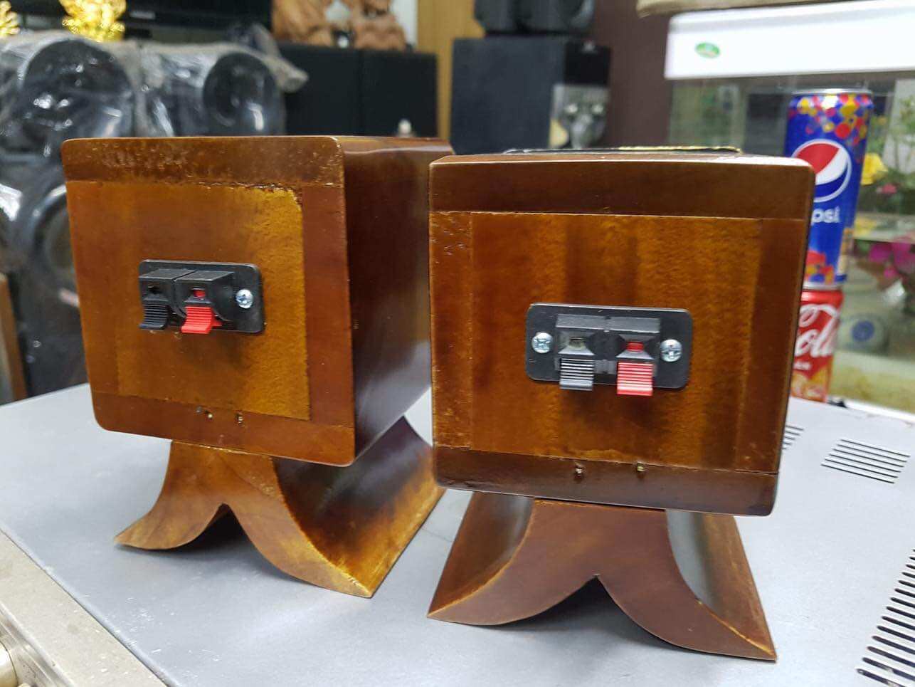 Đôi loa tép thạch anh vỏ gỗ siêu bền
