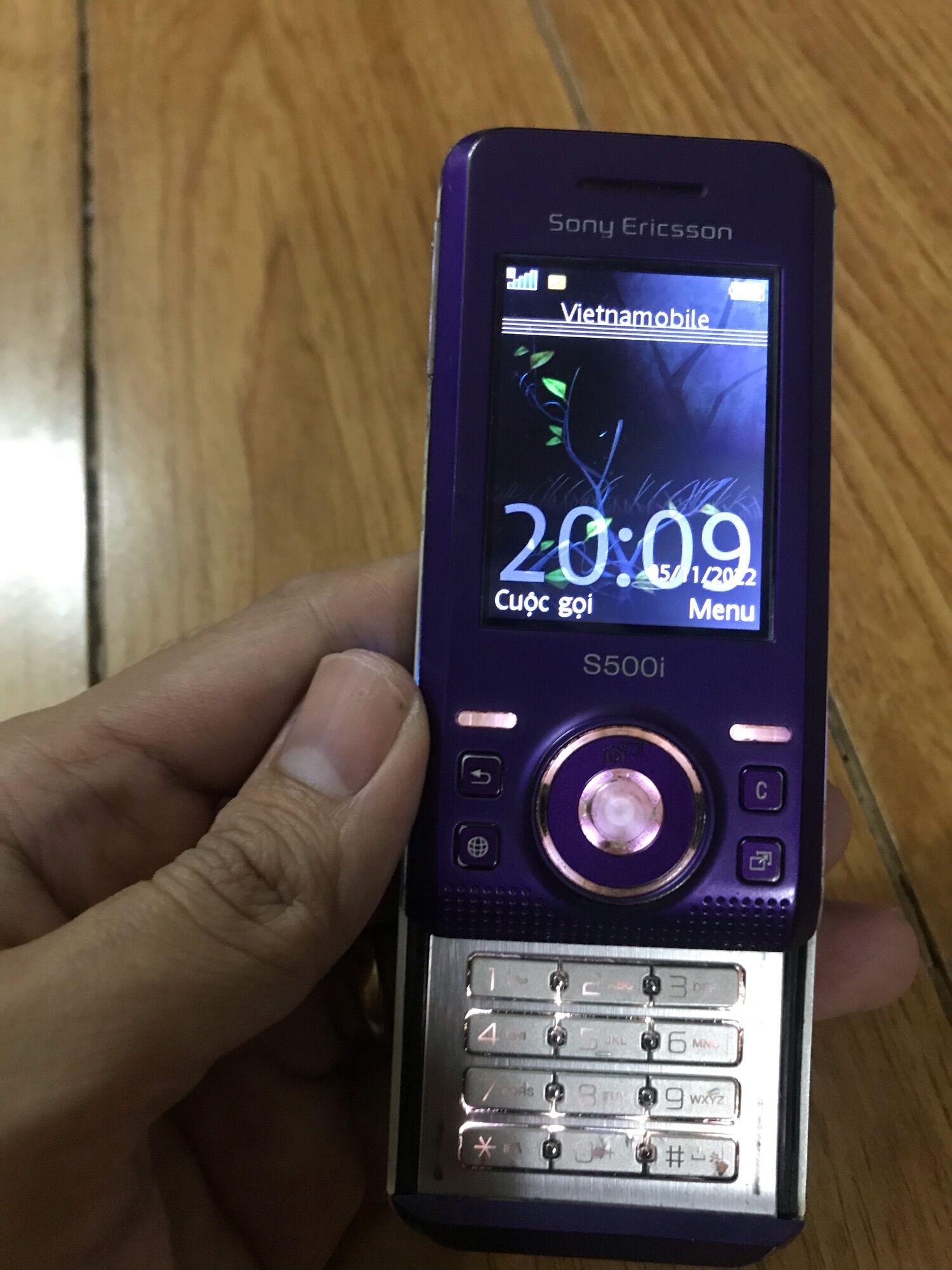 Combo 2 xác điện thoại sony ericsson s500i còn nguồn