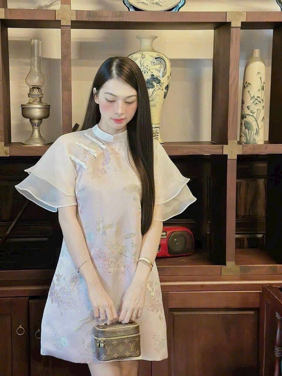 Đầm cách Tân kèm quần th