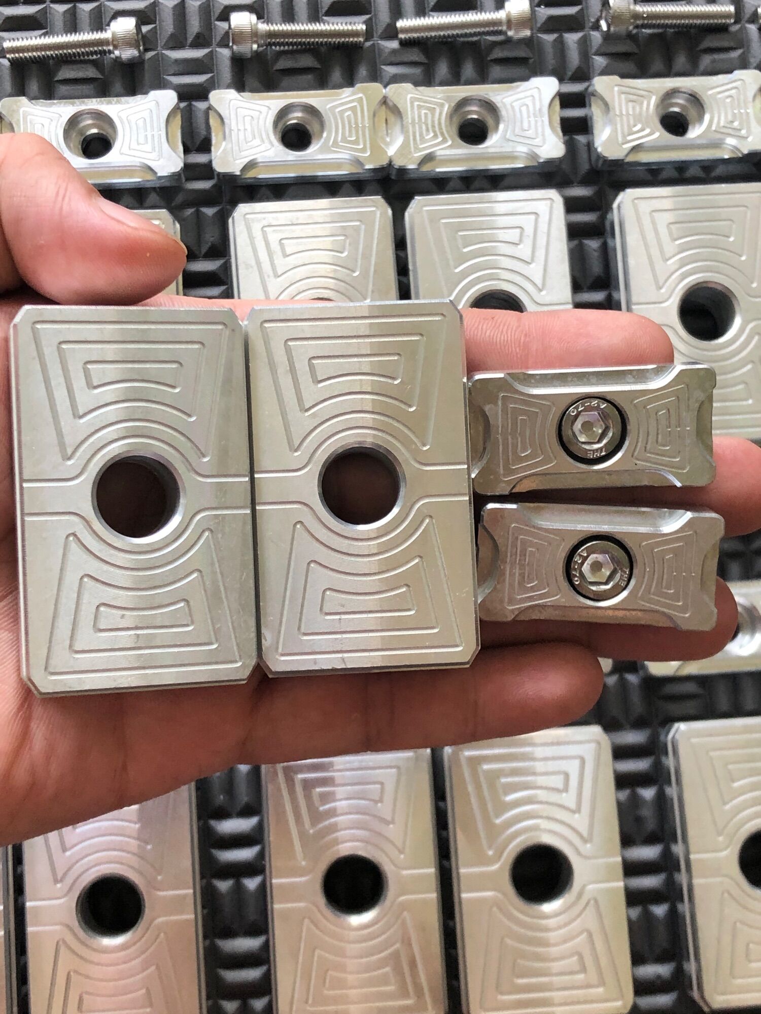 Pas tăng sên nhôm CNC cho xe fuled