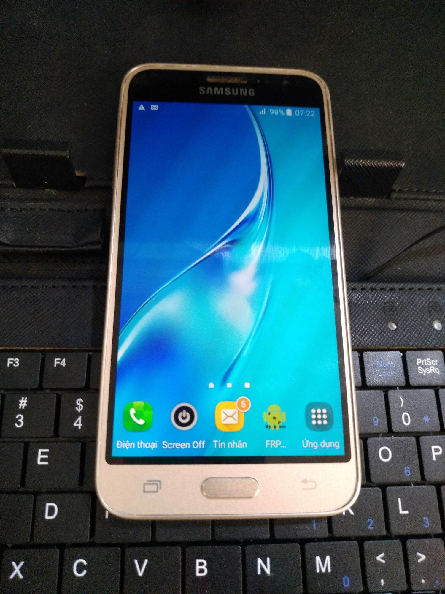 Samsung Galaxy J3 2016 Like New Ảnh thật