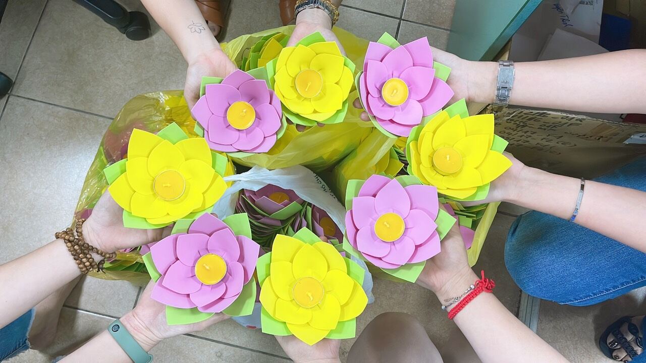 Hoa đăng mút xốp ( không kèm nến)