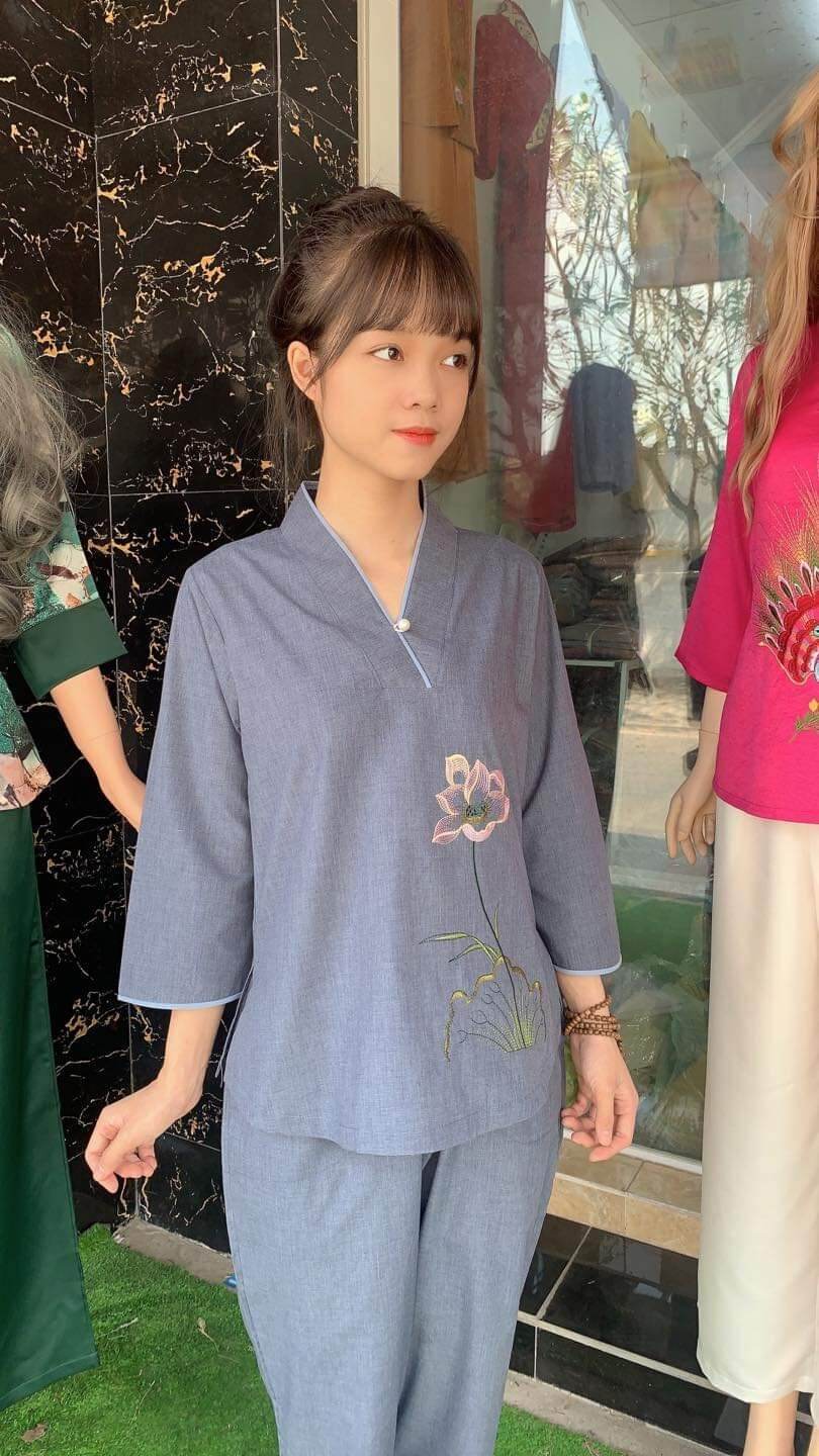 Đồ lam đi chùa - mẫu nữ thêu sen vải tixi loại 1