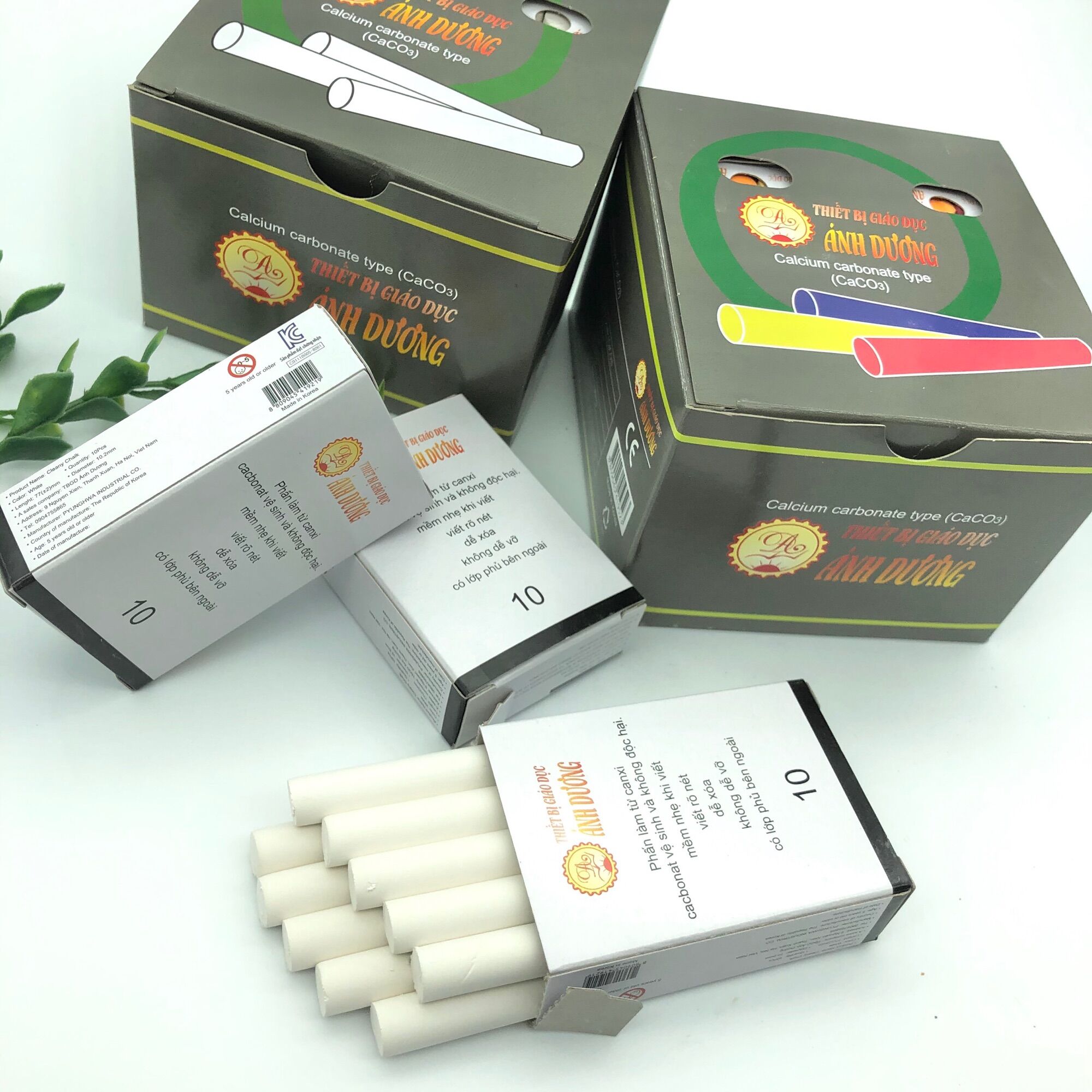 Một hộp 10 cây phấn sạch Canxi Ánh Dương màu trằng