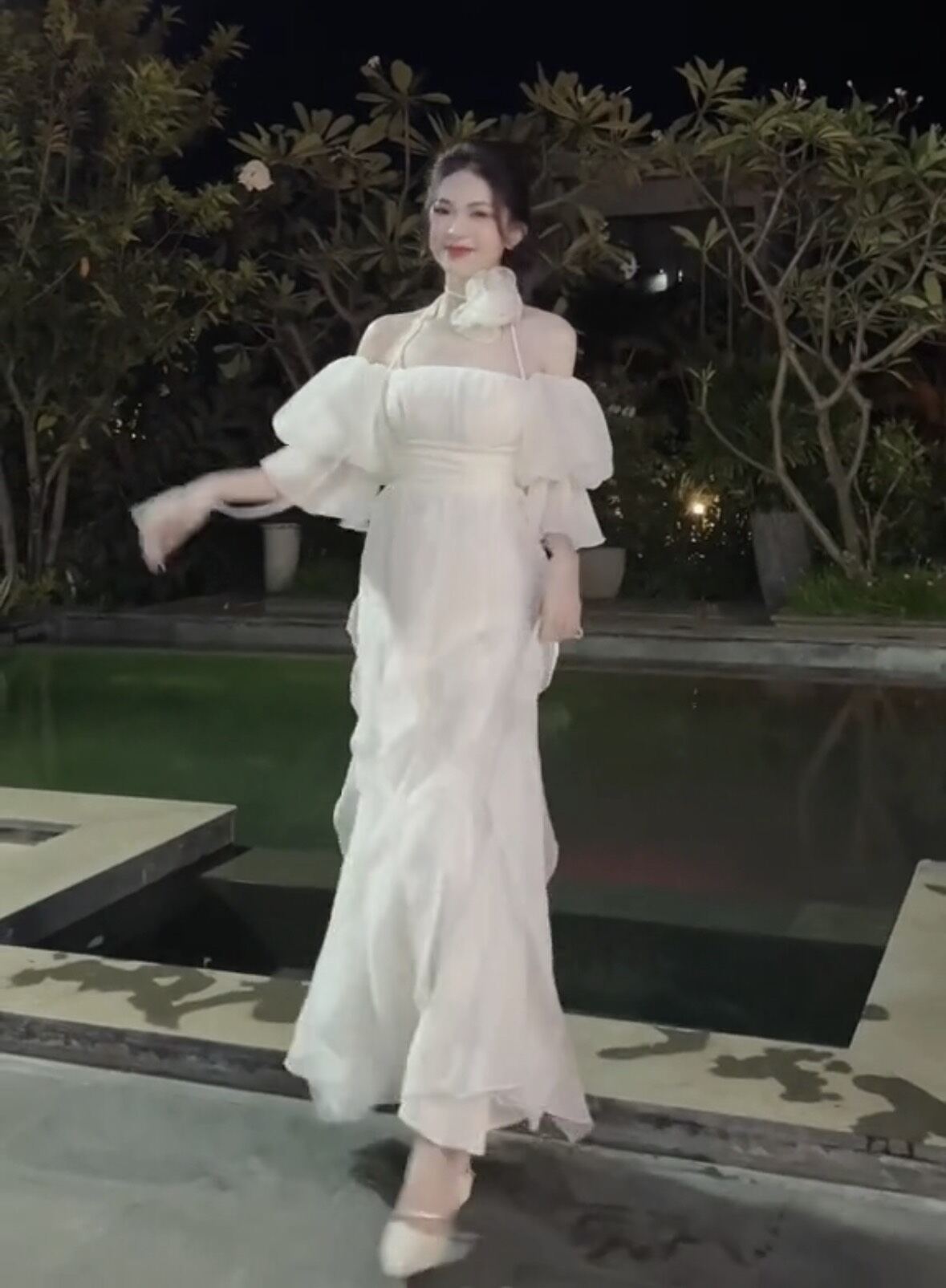Đầm Maxi Dự Tiệc Xòe Chéo Tầng