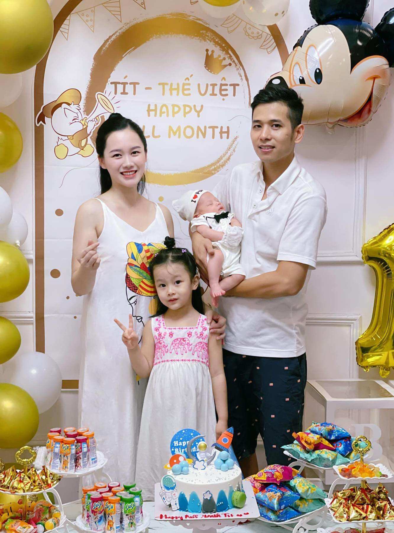 Sét bóng trắng trí sinh nhật kèm phông in tên