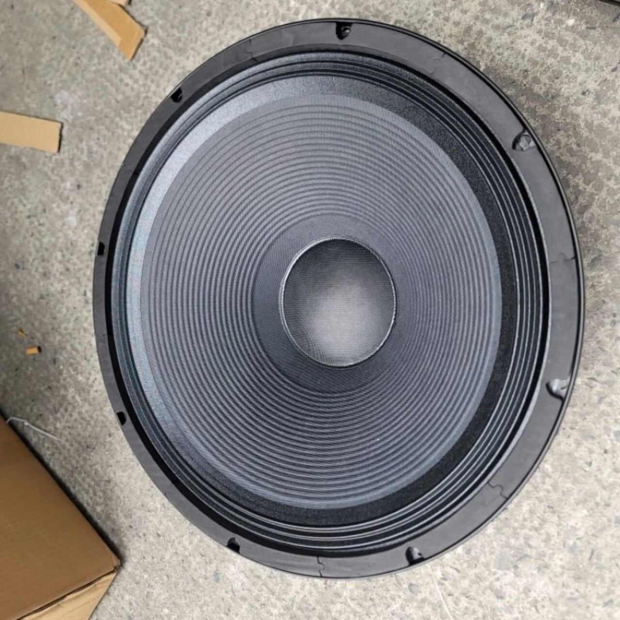 bass 50 coil 75 từ 190 ( 1 cái )