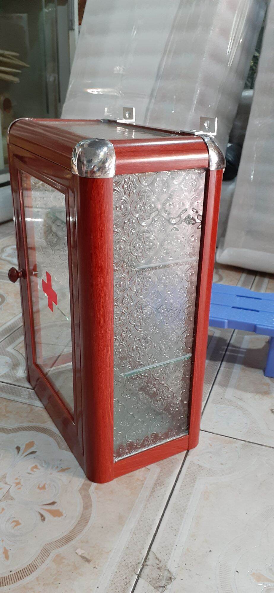TỦ THUỐC Y TẾ