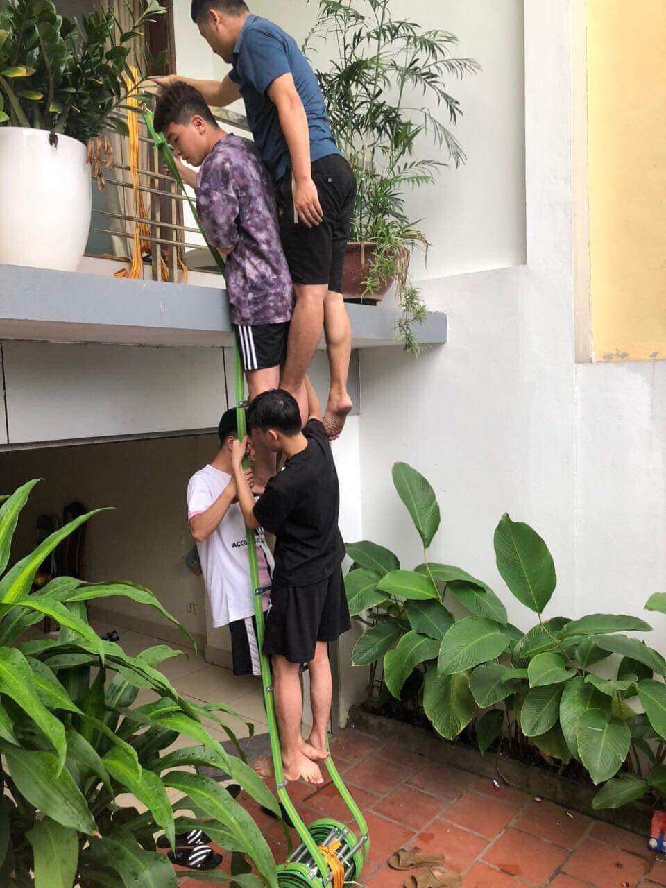 Thang Dây Thoát Hiểm