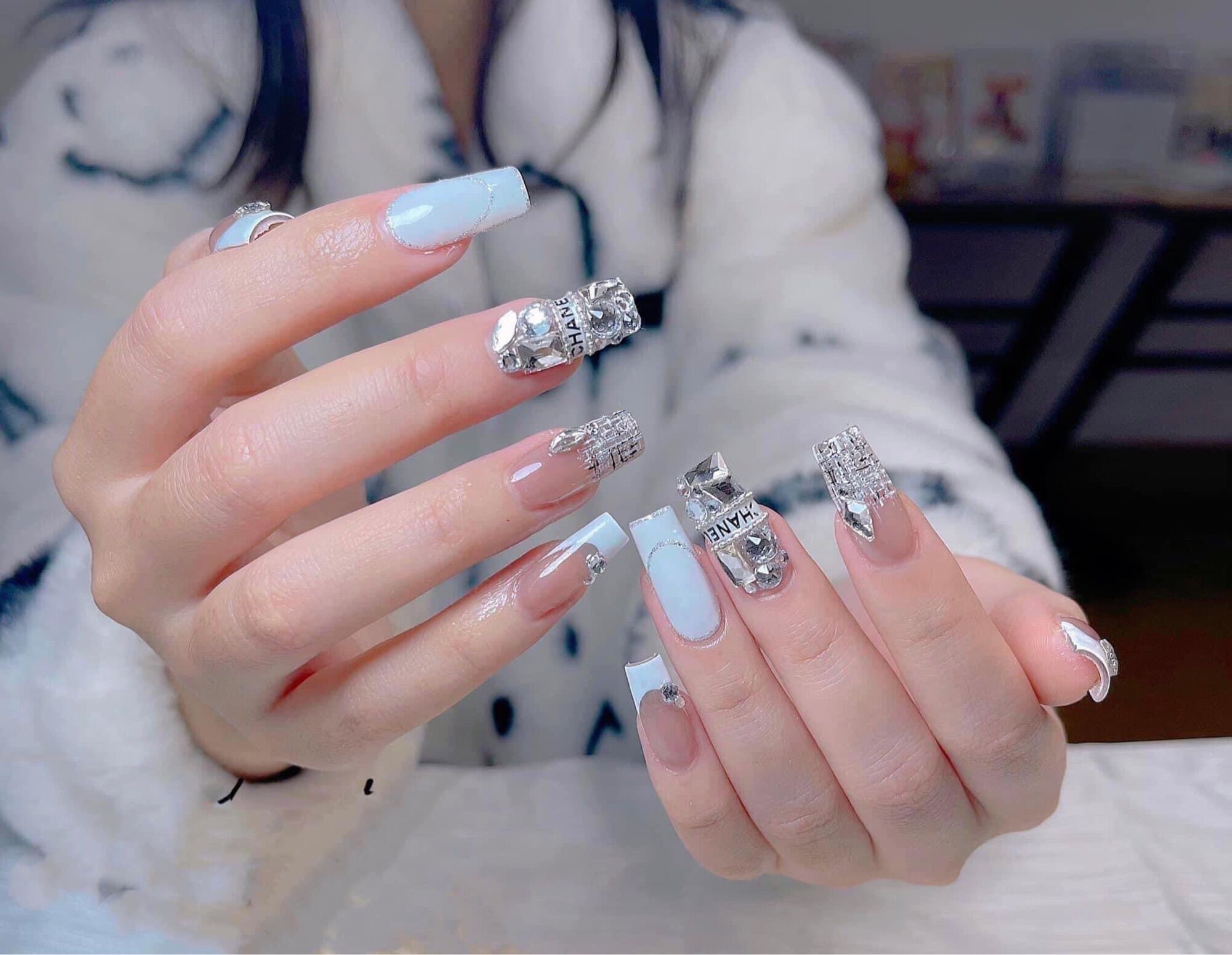 Nailbox thiết kế theo yêu cầu kèm keo dũa