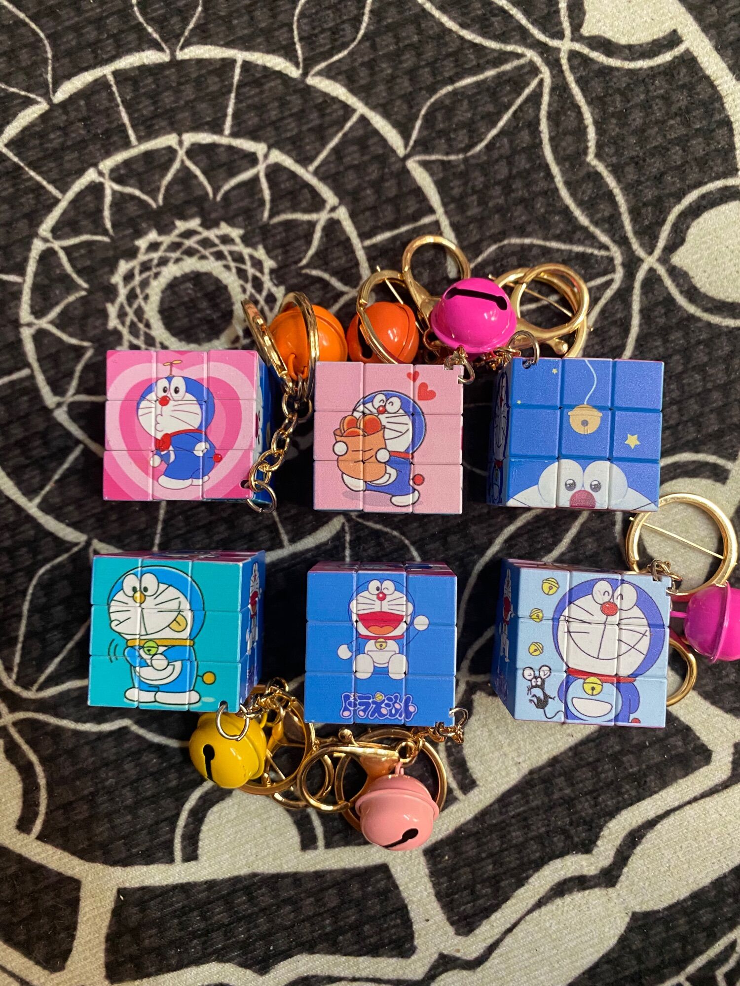 Móc khoá rubik gấu dâu, doraemon, sanrio