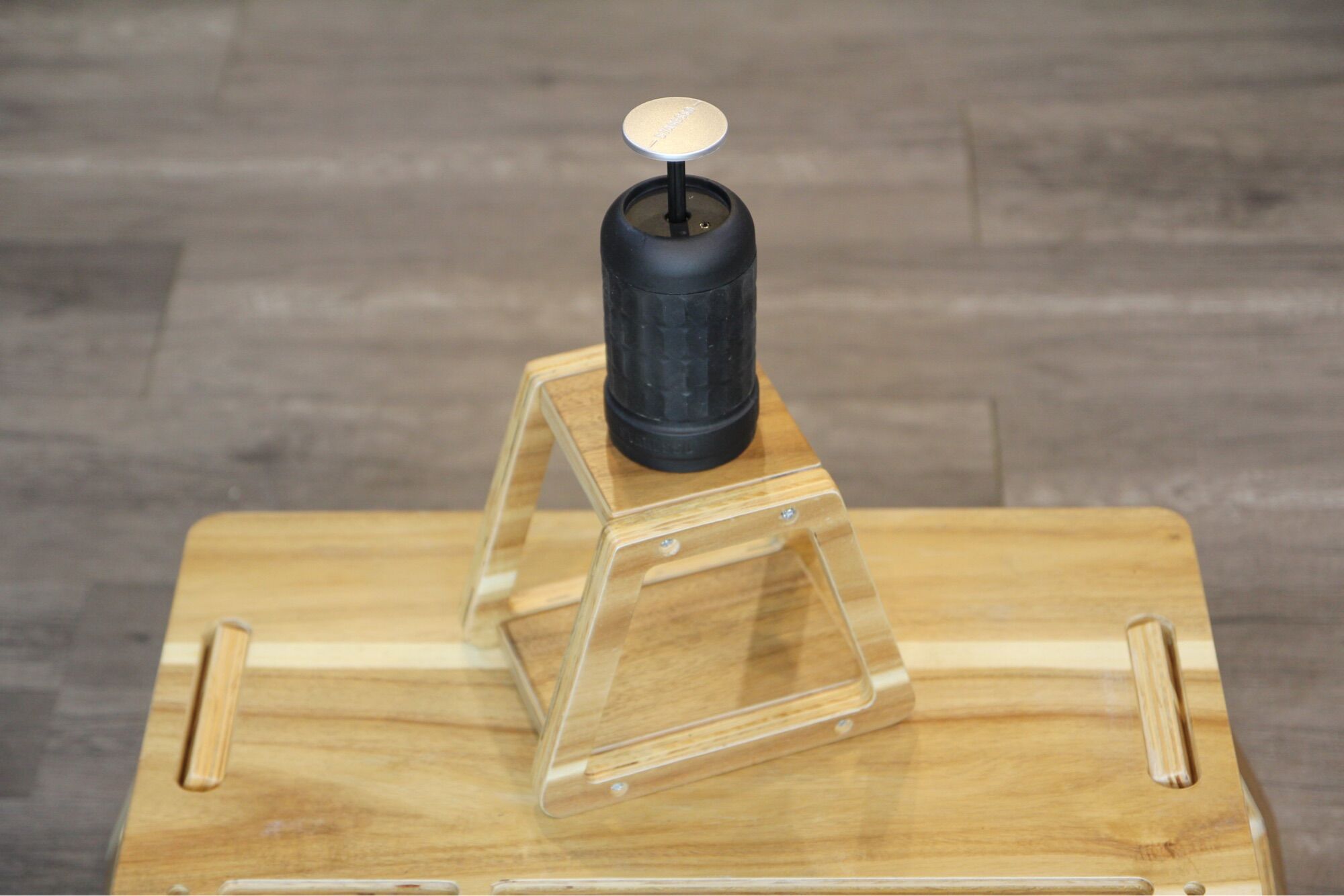 Kệ gỗ cho dụng cụ cafe Staresso Mirage
