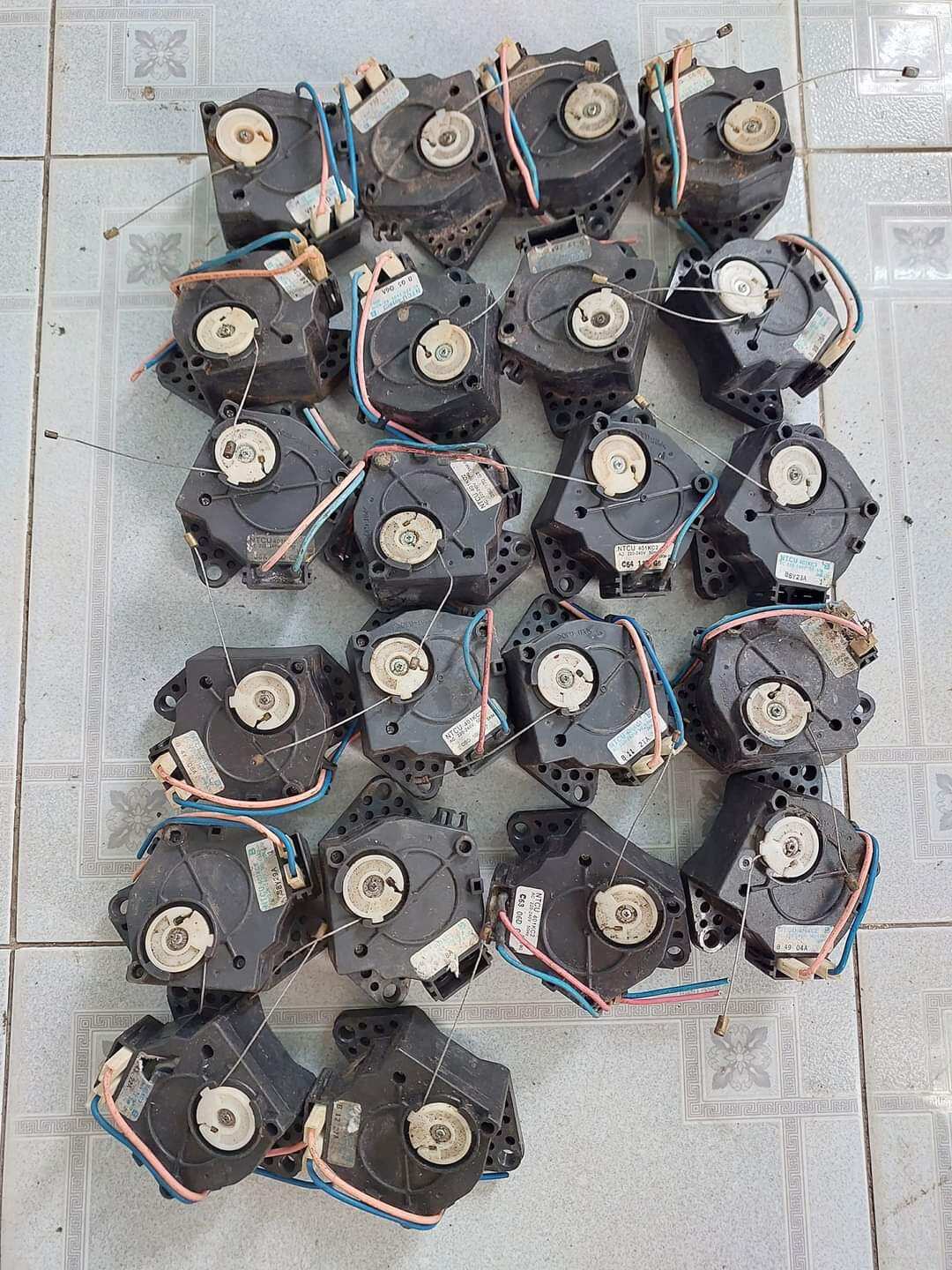 Motor xả mây giặt Sanyo Aqua tháo máy