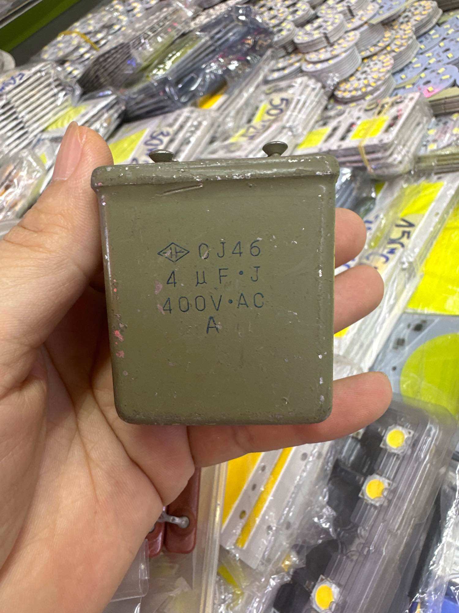 Tụ nga 4uf 400v