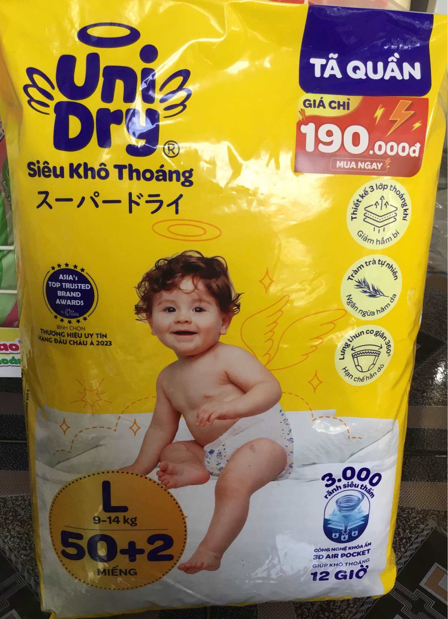 Mới- Tặng thêm 2 miếng Bên Trong -Tã quần Unidry L50 +2 Siêu Khô Thoáng Cho Bé Từ 9-14kg - Date luôn mới