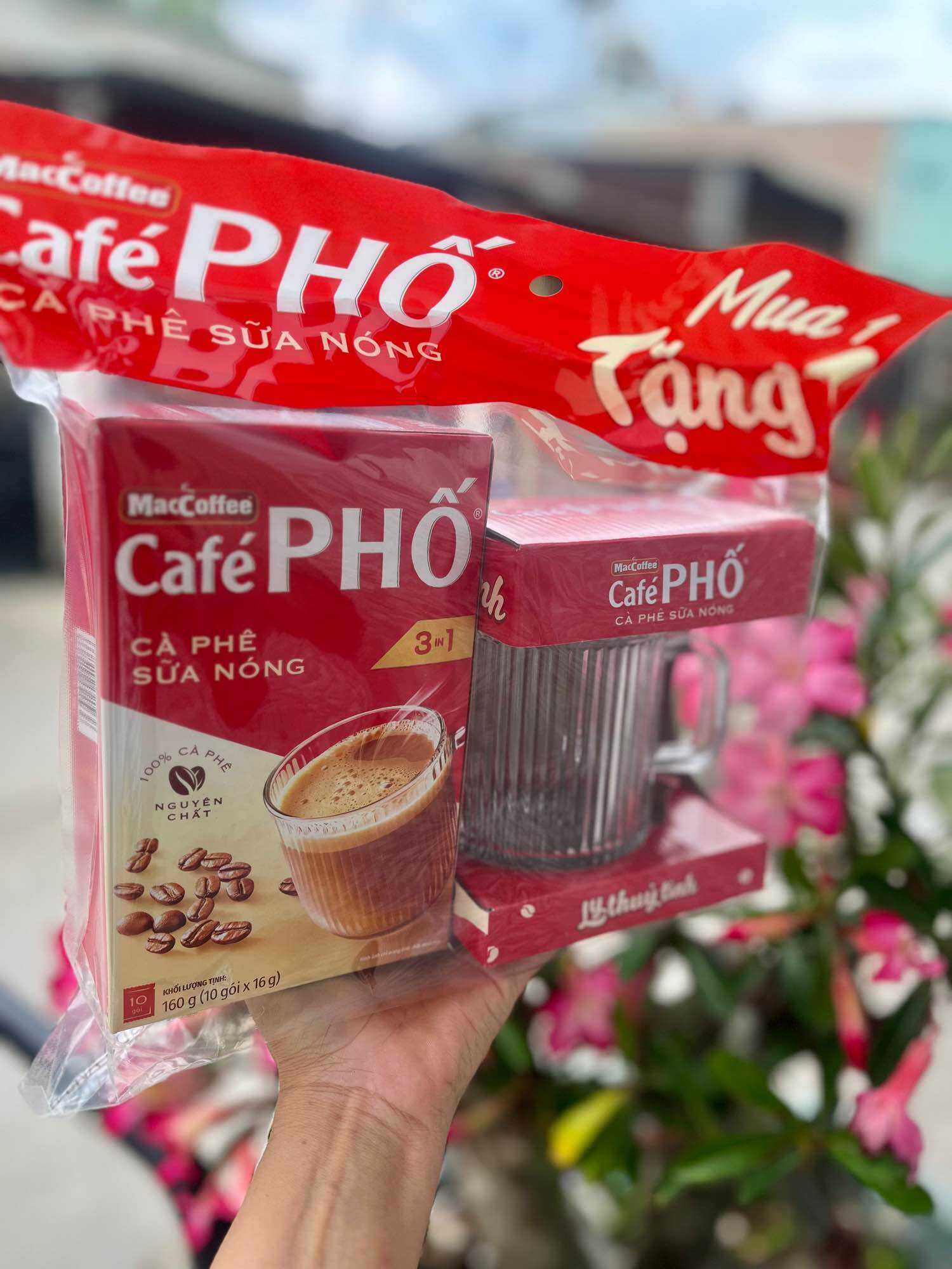 Cà phê phố sữa nóng tặng kèm ly thuỷ tinh