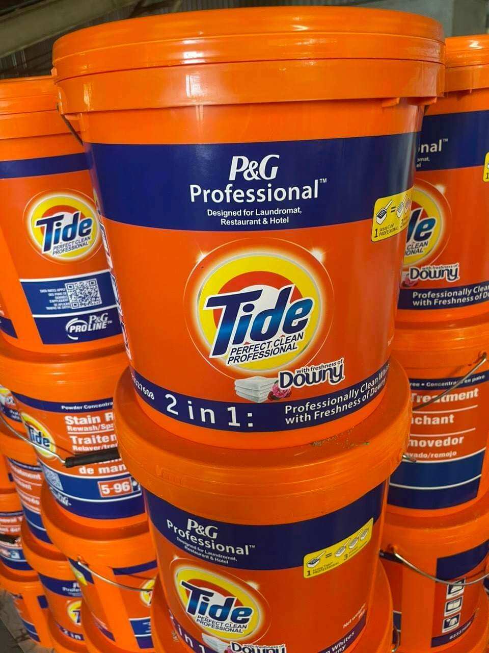 Bột giặc Tide hương Downy chuyên dụng xô 9kg.
