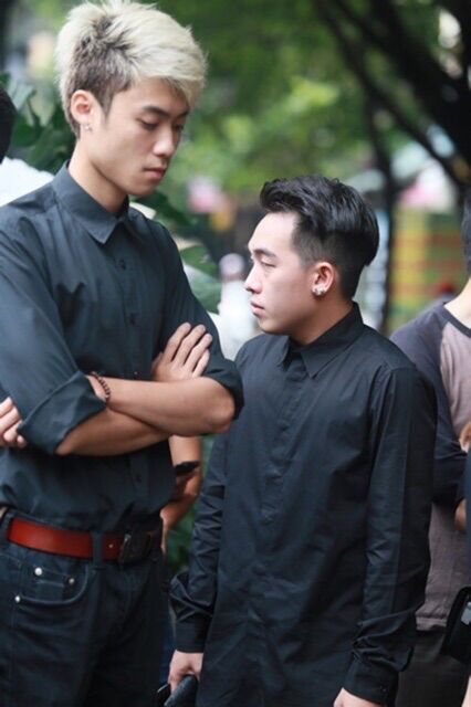 ÁO ĐEN DÙNG TRONG TANG LỄ