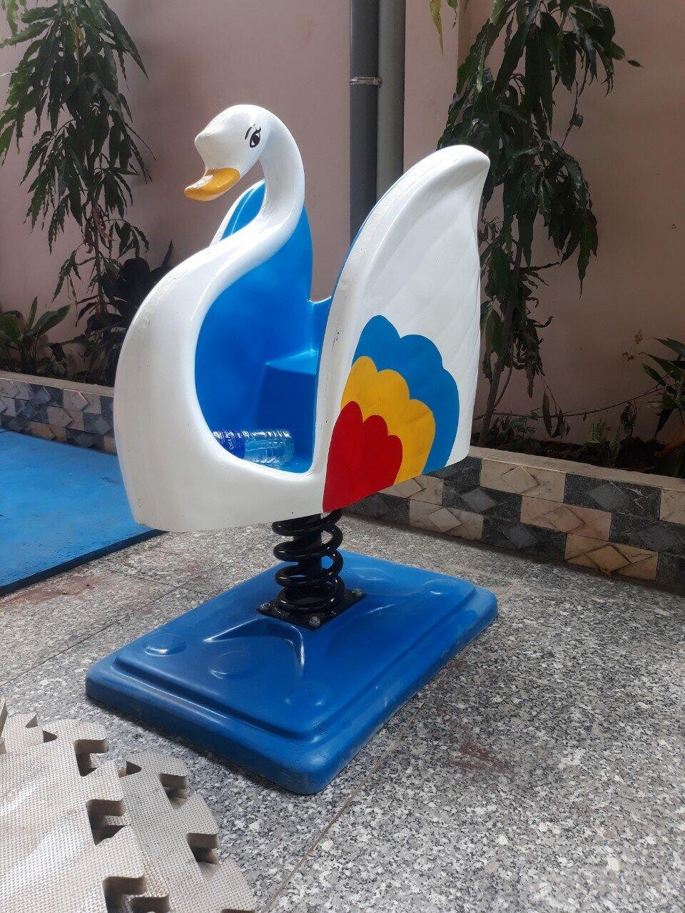 Thú nhún thiên nga nhựa composit