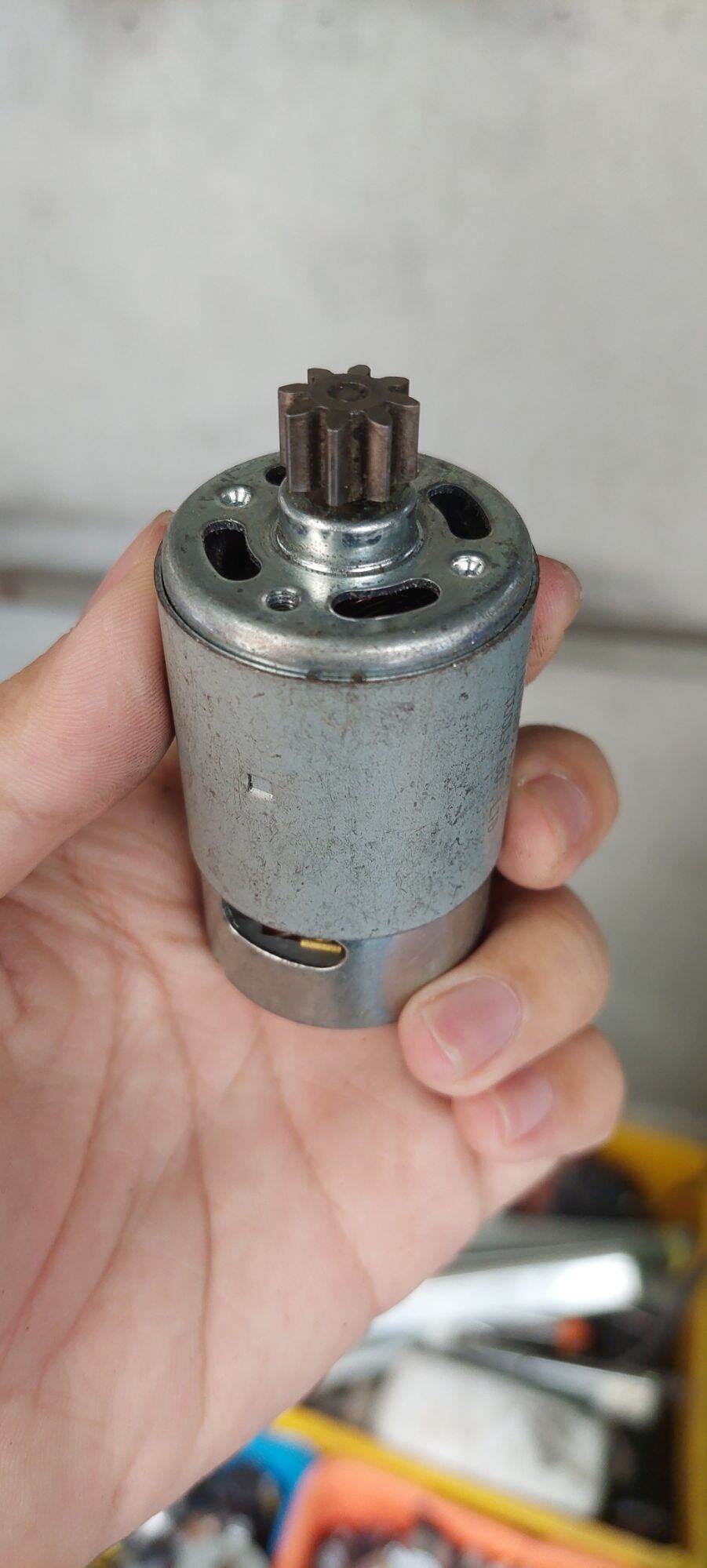 Motor 550 Nhông 8 răng trục 3 mm