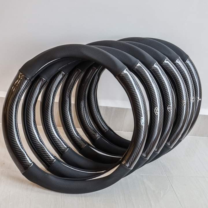Bọc vô lăng Carbon Cacbon cao cấp phù hợp với mọi dòng xe