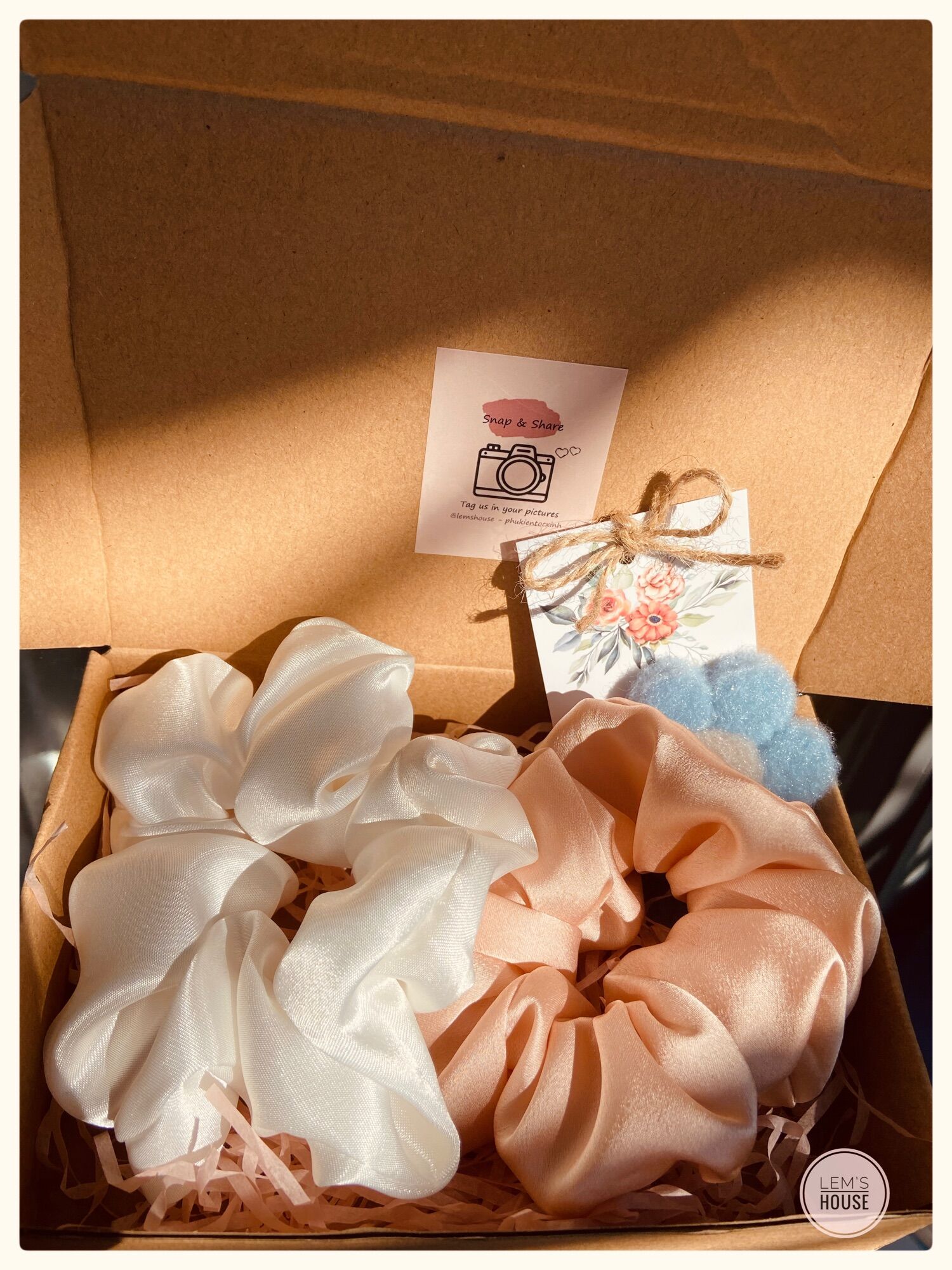 CỘT TÓC SCRUNCHIE LỤA NHIỀU MÀU NỮ TÍNH