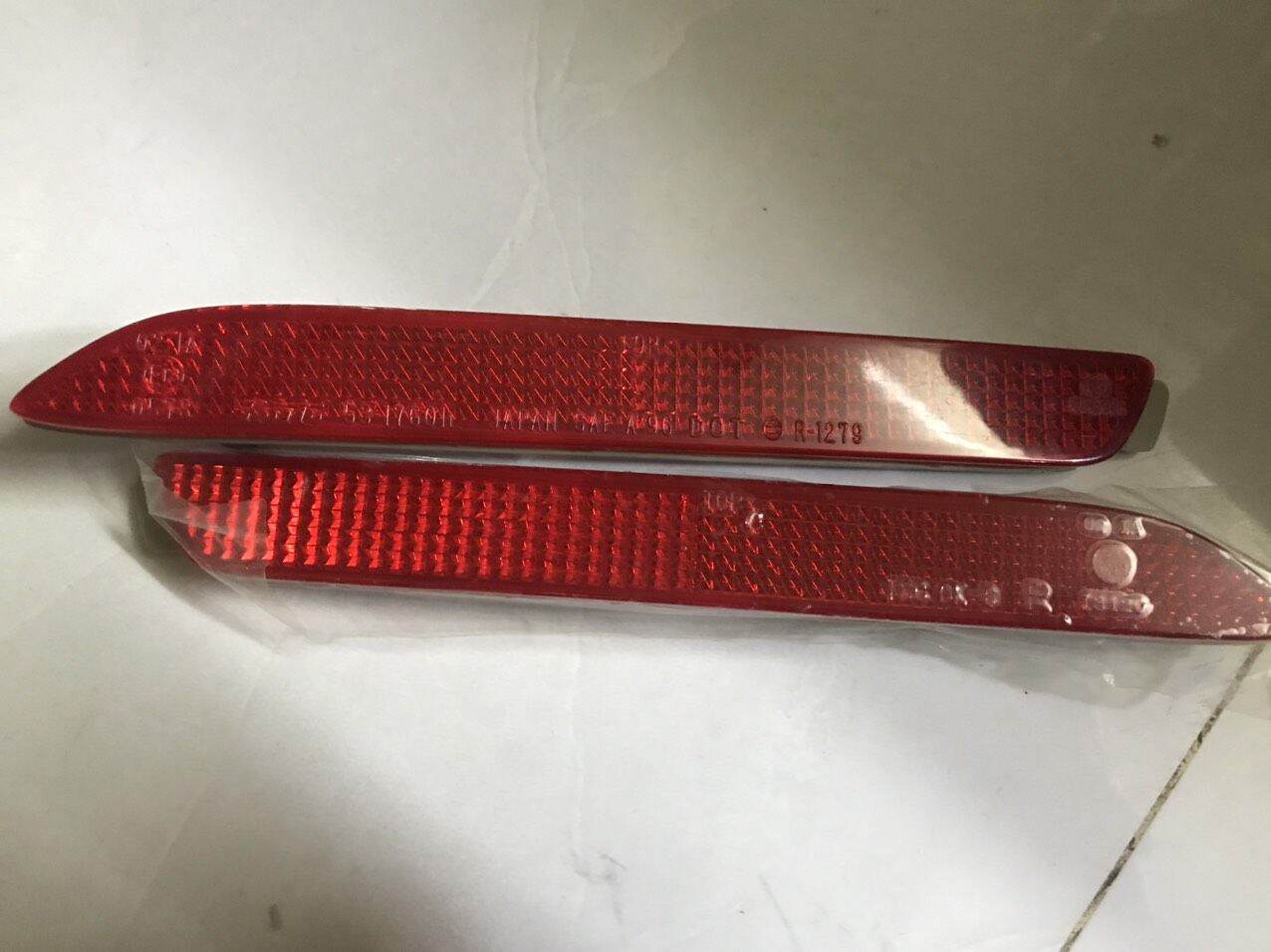 1 cặp đèn phản quang cản sau innova 2006-2015
