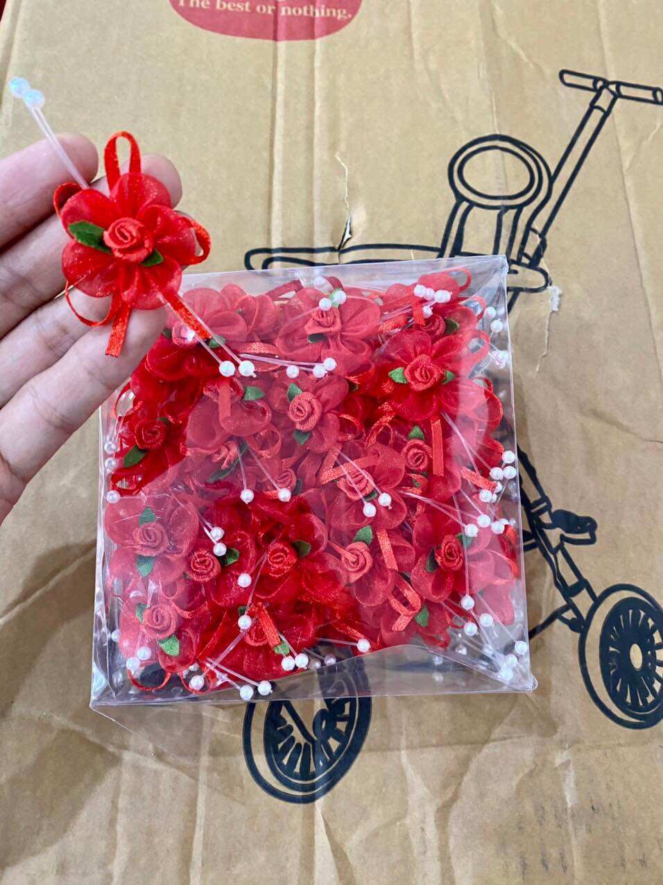 Hoa cài áo dành cho họ nhà trai, họ nhà gái