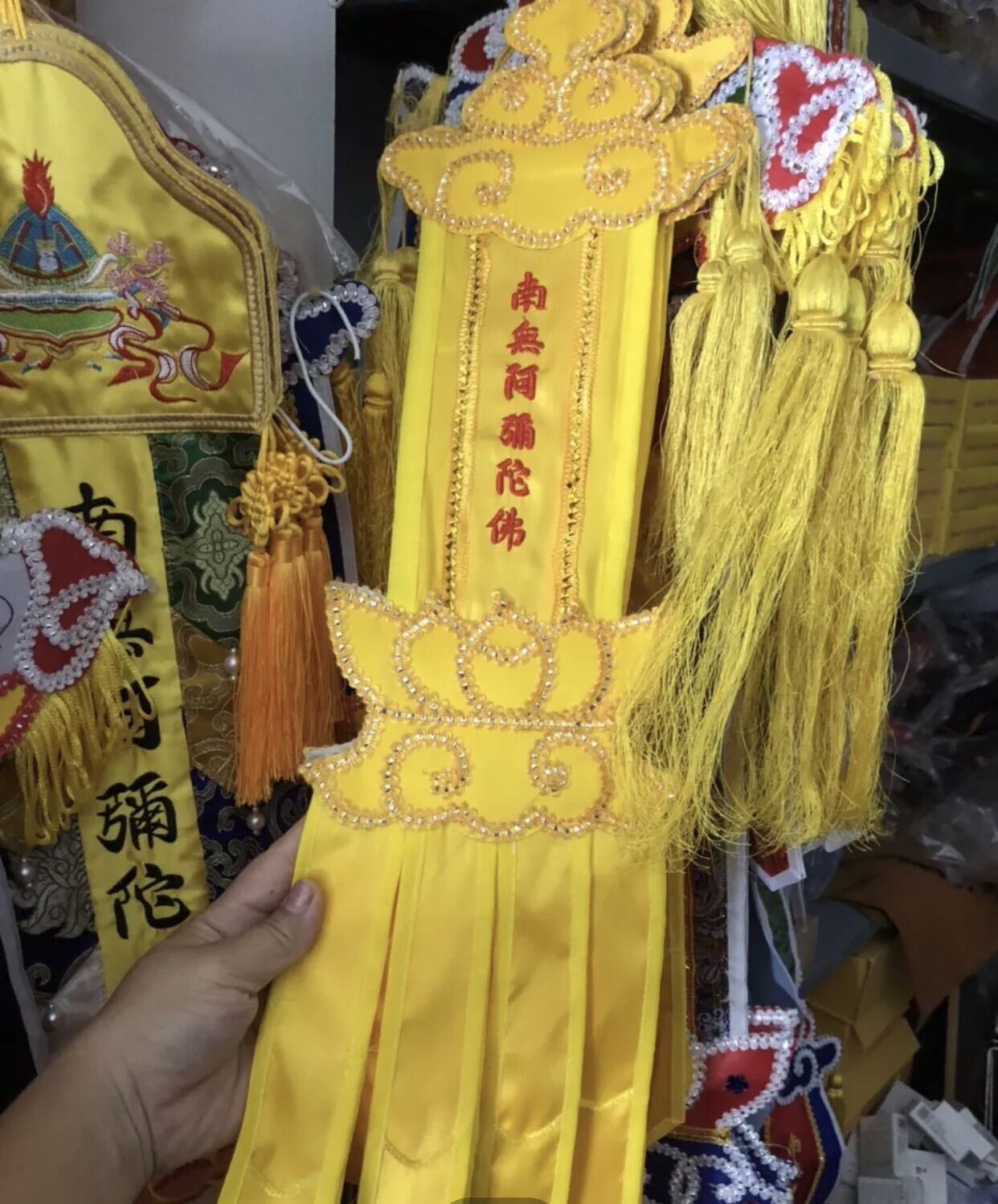 Tràng phan - phướn phật giáo, chất liệu vải satanh