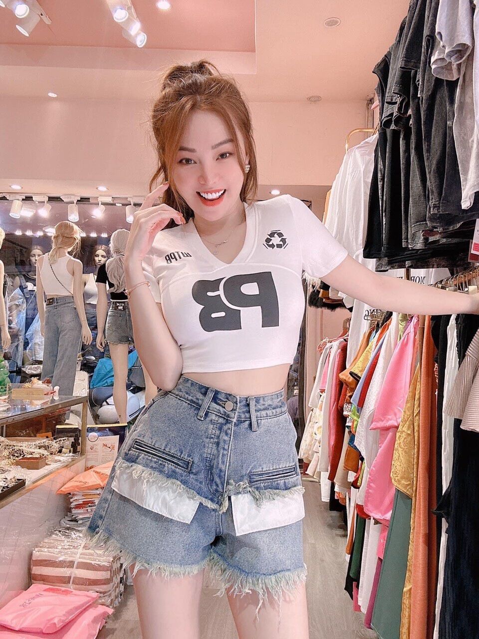 Áo croptop ngắn cổ bẻ chữ PB BG