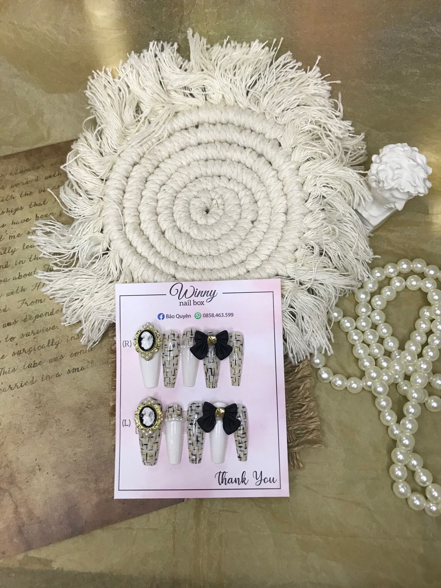 Nailbox móng up móng giả trắng đen kẻ dạ