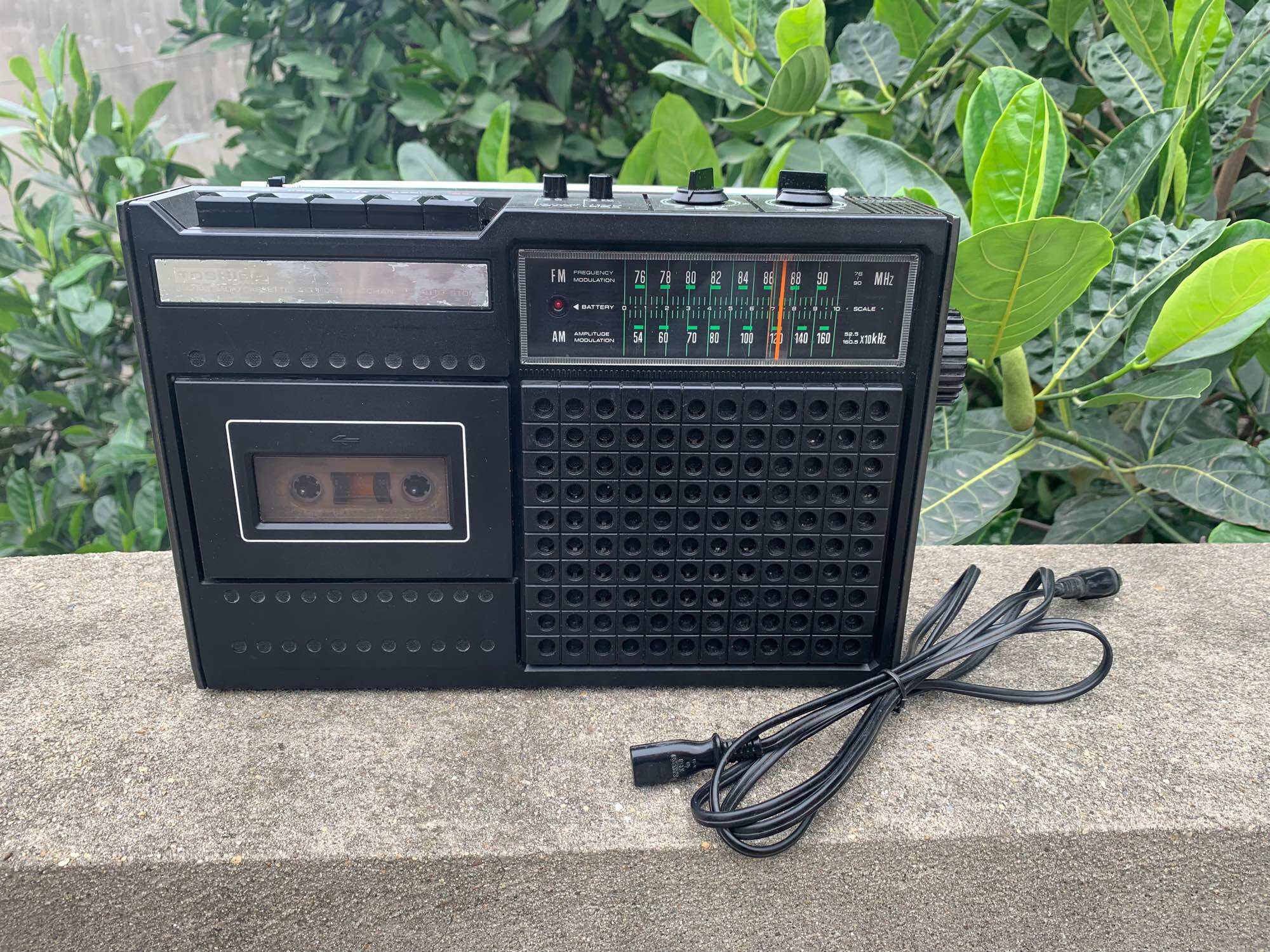 Radio bãi Nhật Toshiba RT-501F cassette AM/FM cổ điển.