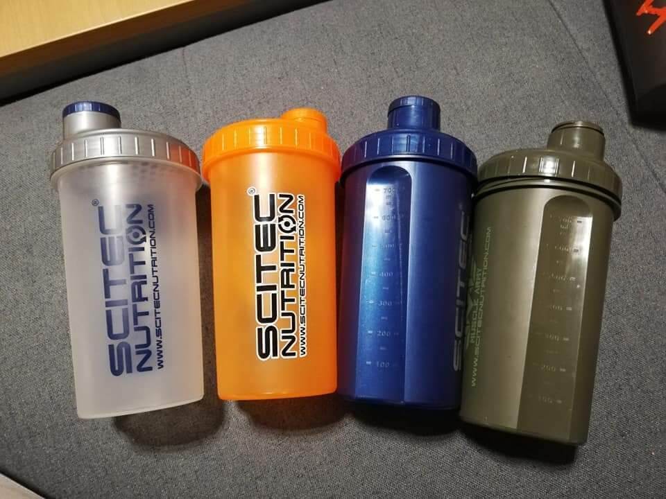 BÌNH LẮC THỂ THAO SCITEC SHAKER 700ML