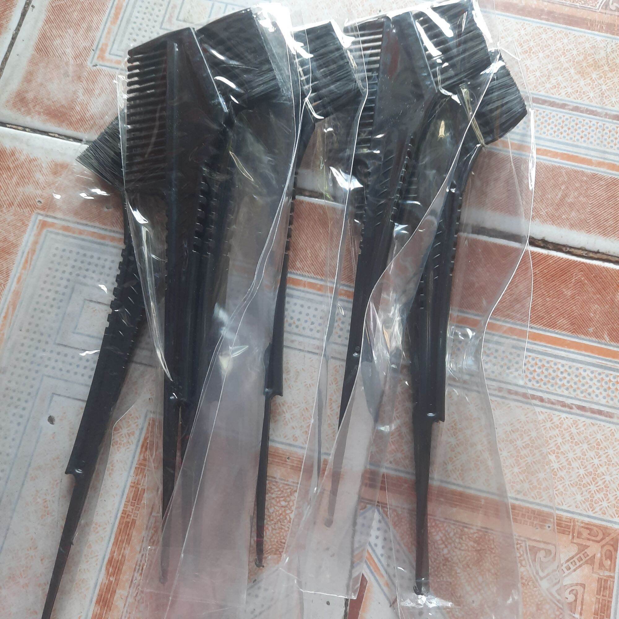 lược nhuộm tóc màu đen