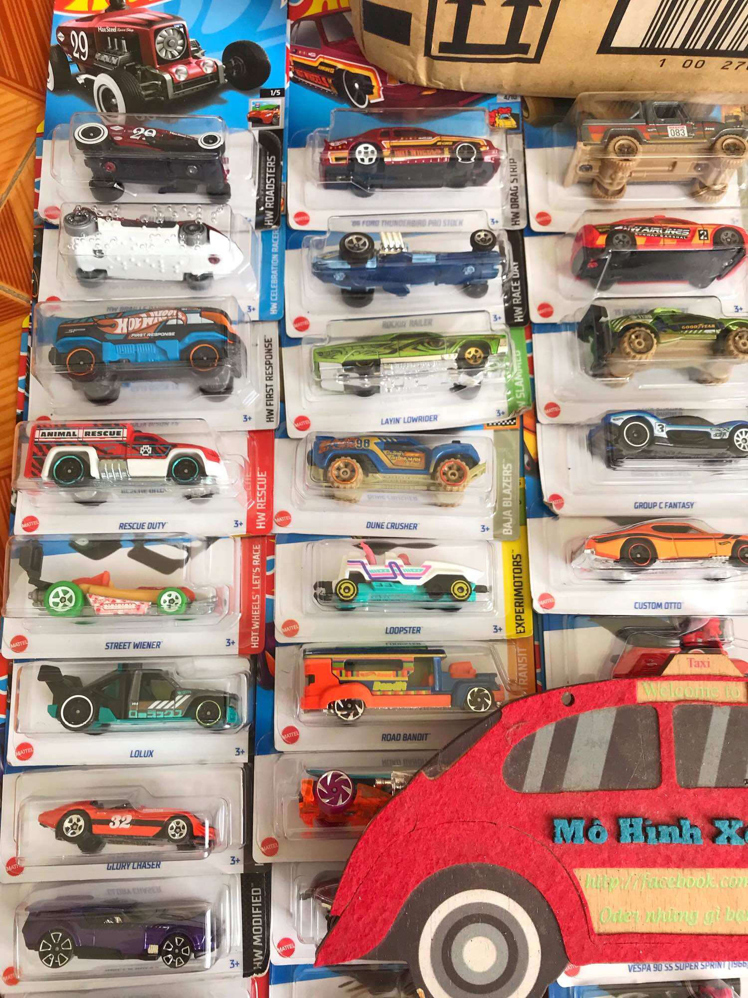 Mô hình xe Hot Wheel bằng Sắt tỉ lệ 1/64