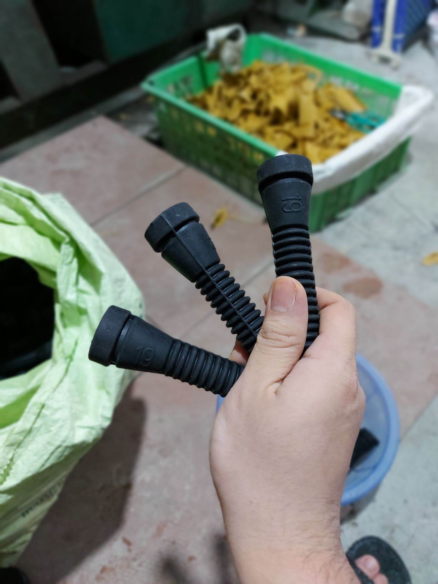 Combo 50 núm cao su vặt lông gà,vịt màu đen, chất liệu cao su thiên nhiên, độ bền cao mềm, dẻo