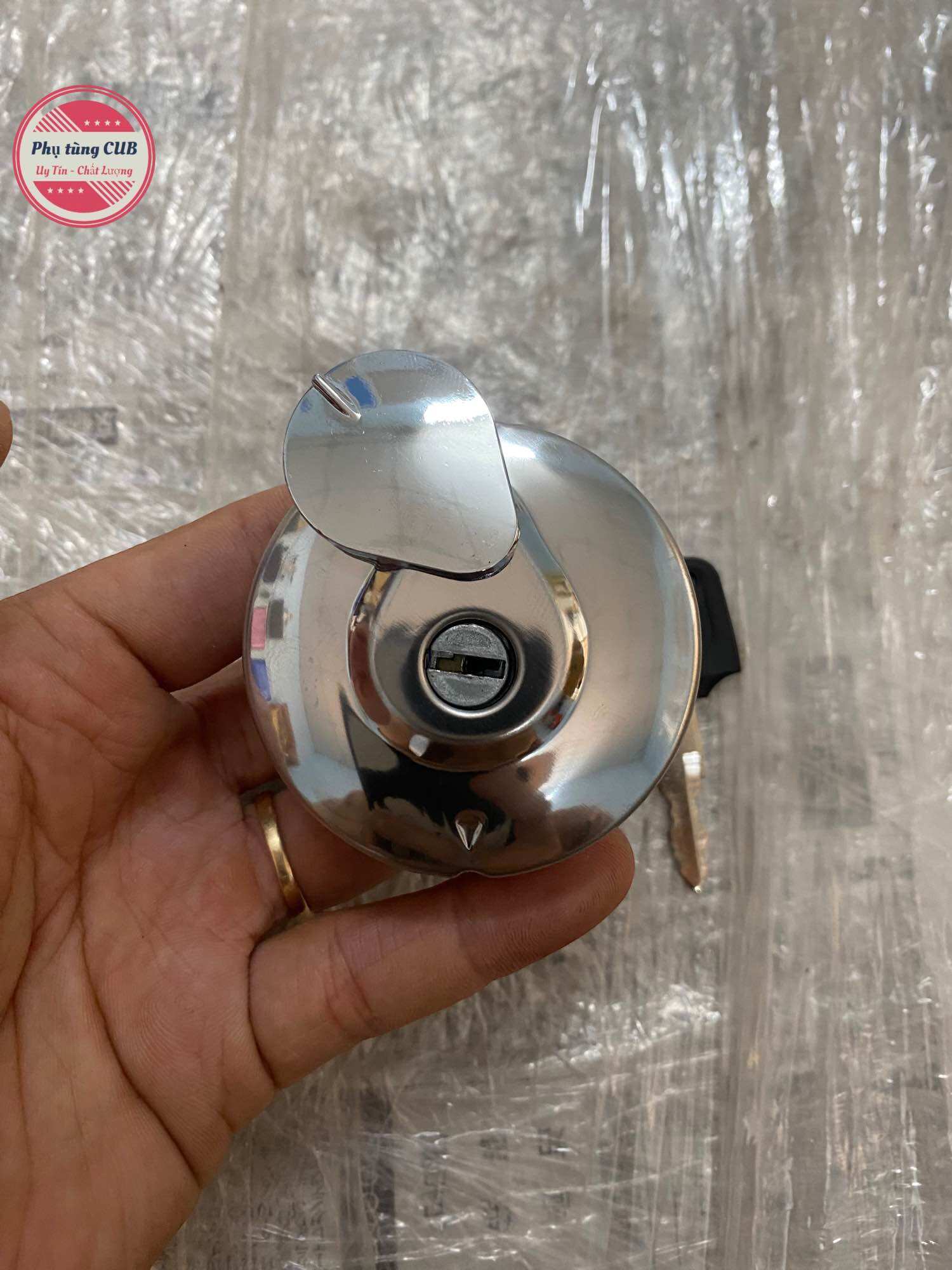 Nắp bình xăng xe cub, 67 có chìa khoá