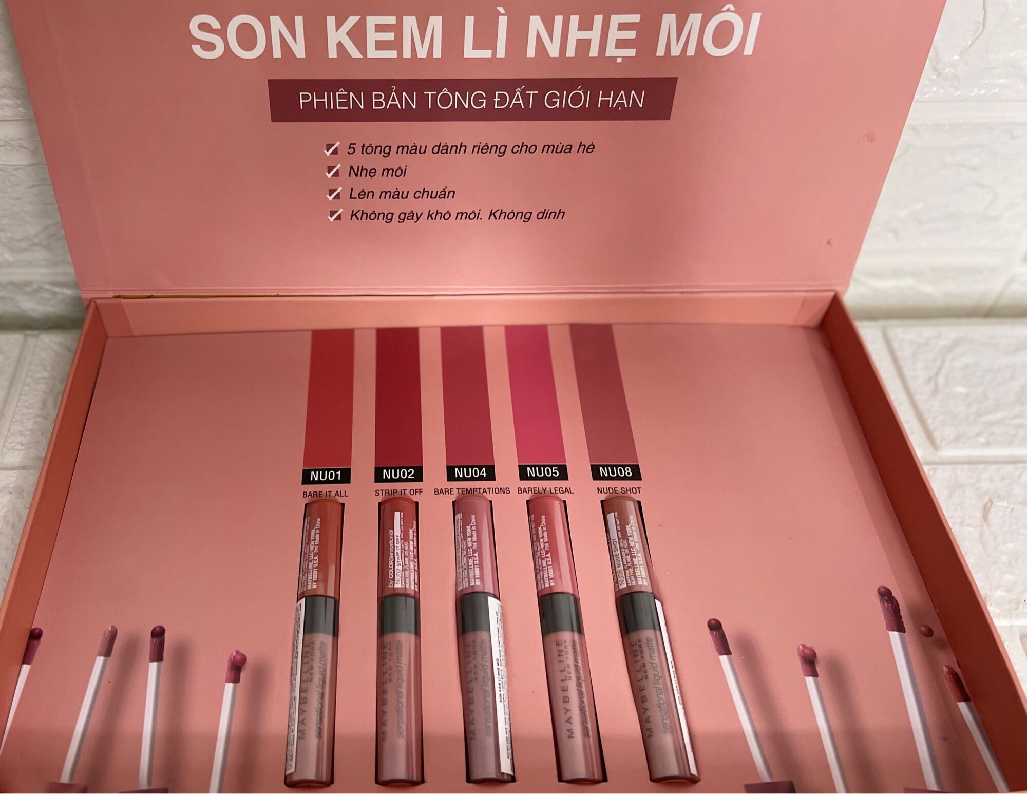 Bộ son lì nhẹ môi màu nude thời trang