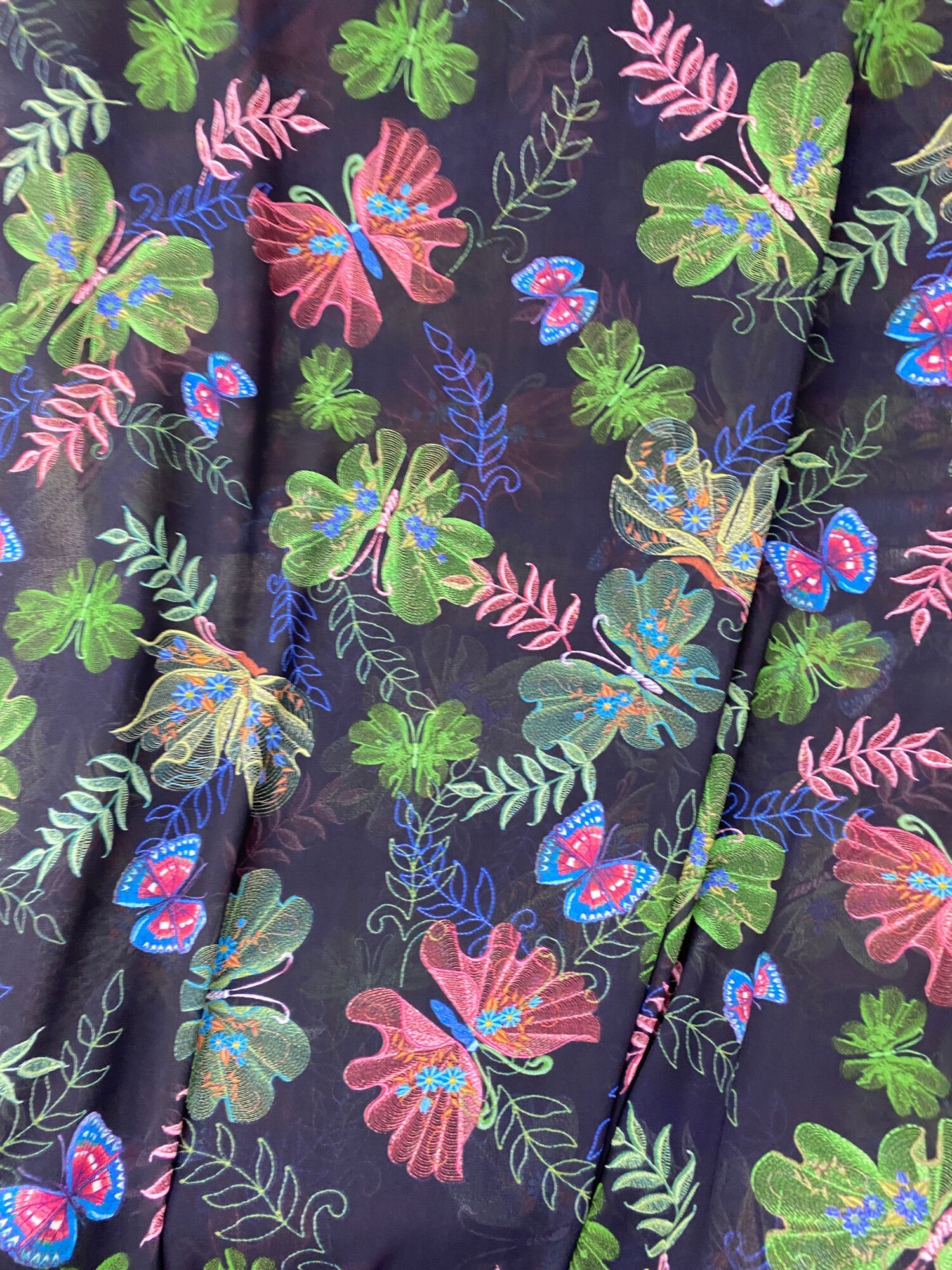 Vải voan chiffon hoa nền xanh đen