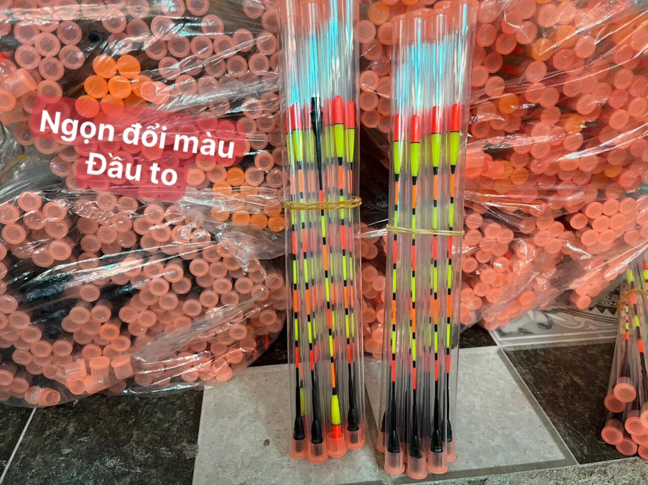 Ngọn phao đổi màu tăm to