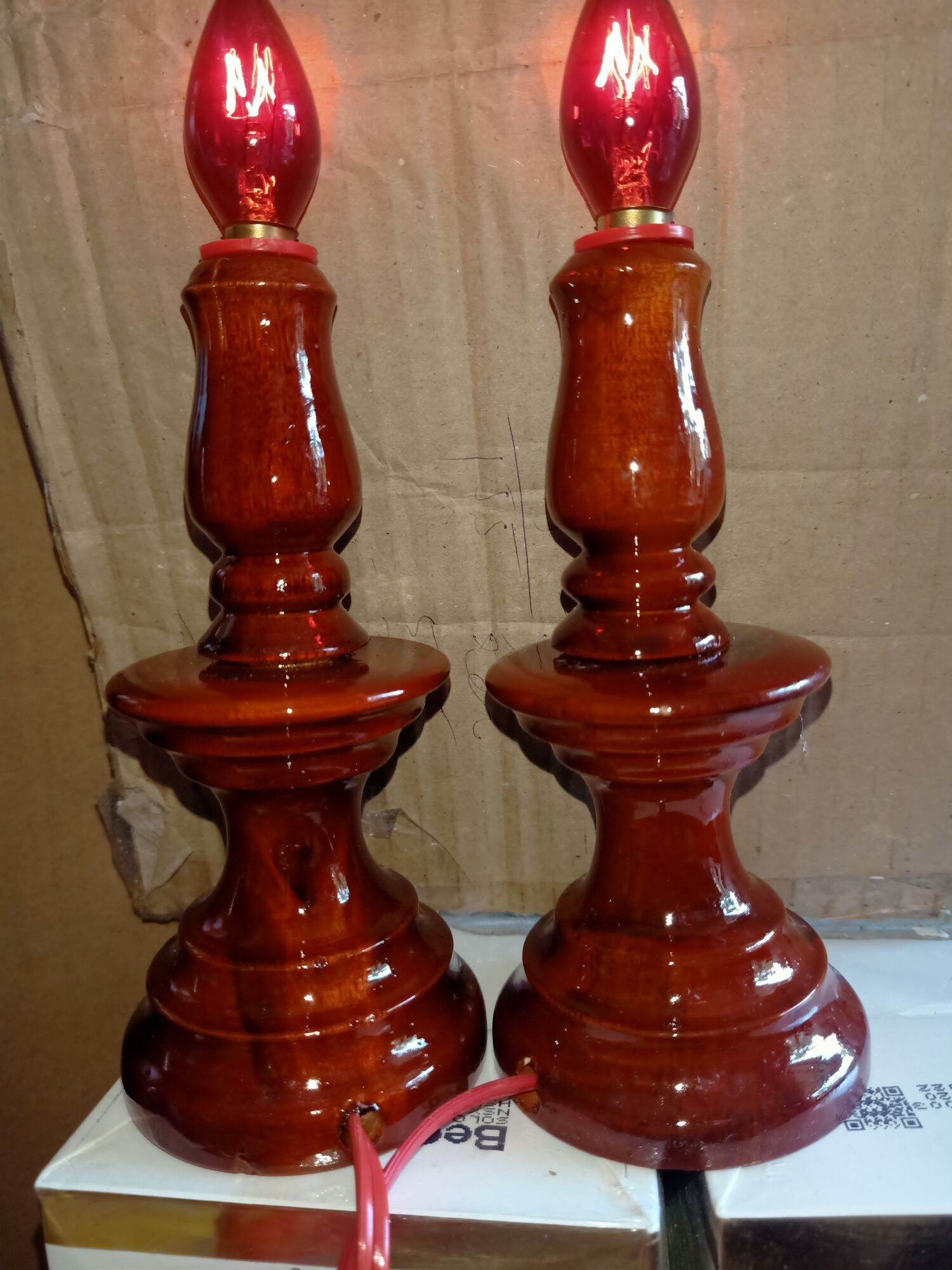 cặp đèn gỗ điện để bàn thờ cao 20cm . đèn cầy bé