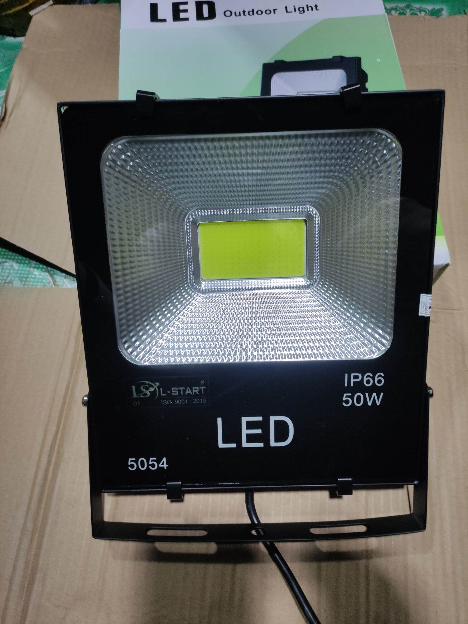 Đèn pha led 50w COB đủ công suất kháng nước