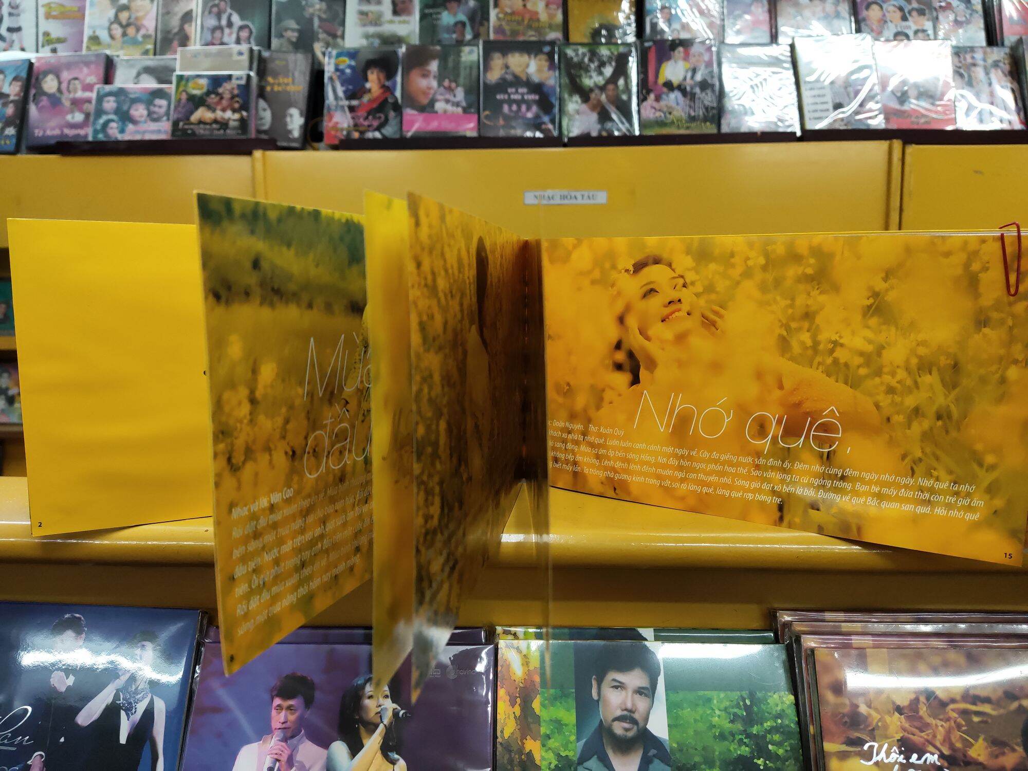 CD & DVD Bích Hồng - Mùa Xuân Đầu Tiên