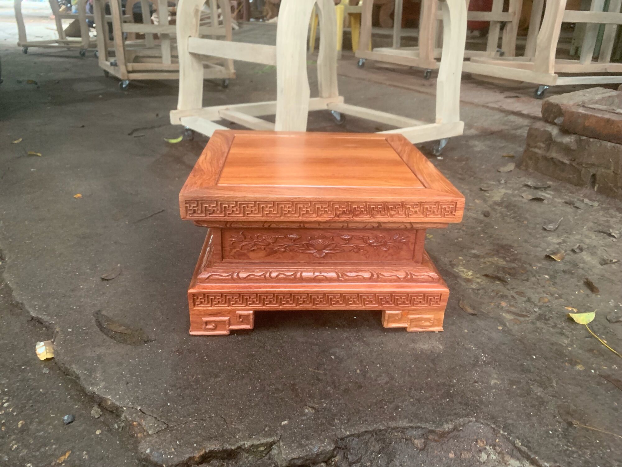 Đôn sen kê loa,kê tượng gỗ hương
