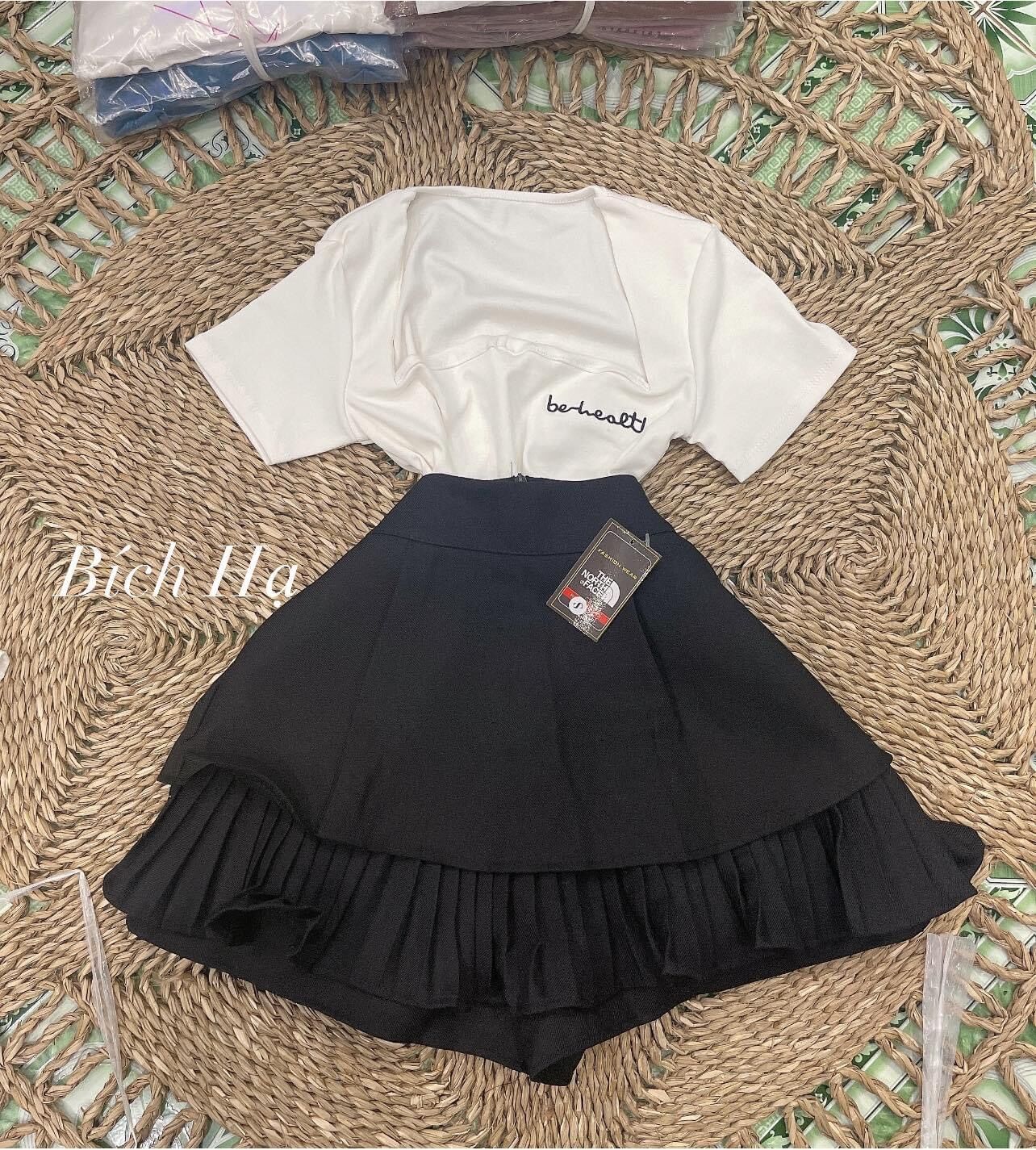Set váy 2 tầng xếp li + crop cổ vuông thêu chữ