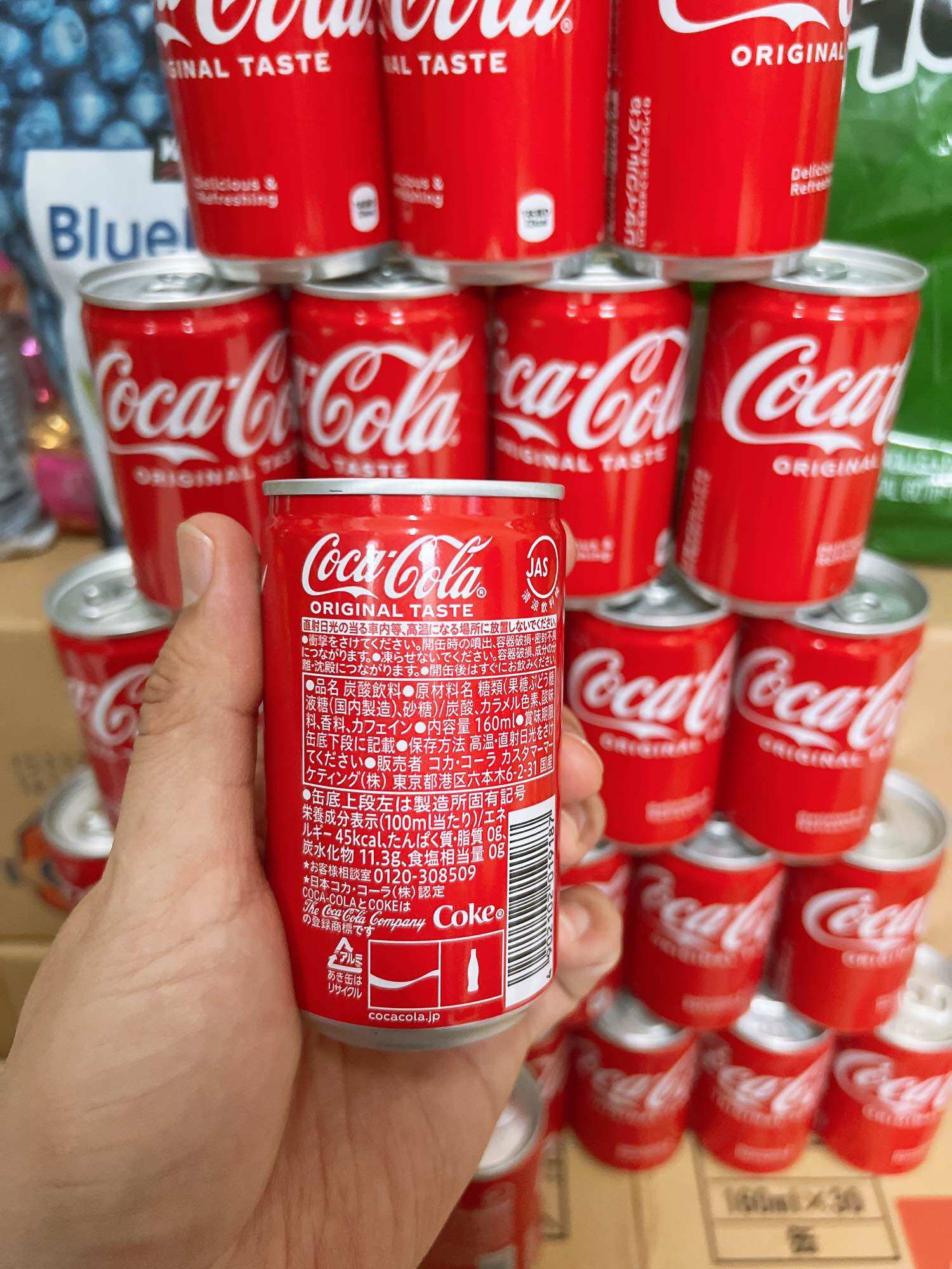 Thùng 30 lon Coca Cola 160ml Nhật Bản.