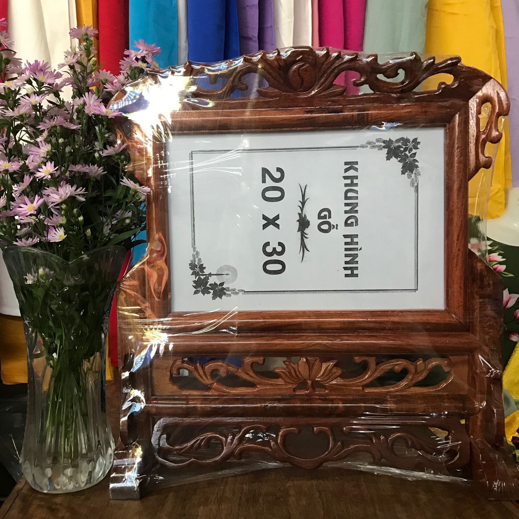 Khung hình gỗ hương (20x30) hoặc khung đôi (15x21)