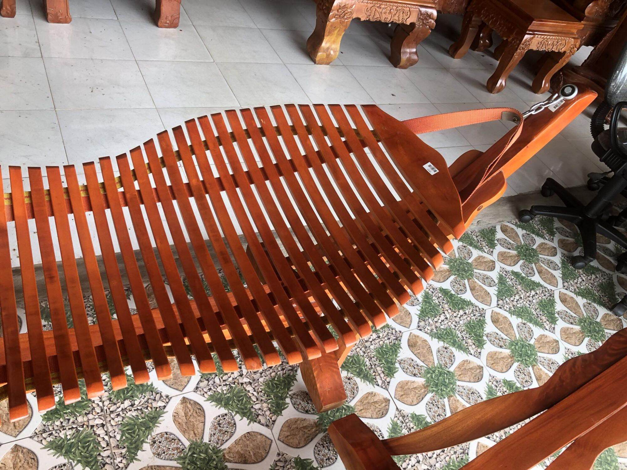 KHUNG VÕNG XÀ CỪ, Tặng kèm cặp móc bạc đạn