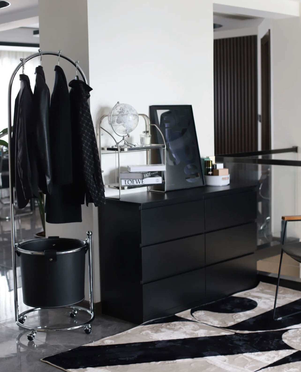 𝐓𝐨̂ 𝐝𝐢𝐞̂̉𝐦 𝐜𝐡𝐨 𝐛𝐚̣𝐧 𝐨̛̉ 𝐦𝐨̣𝐢 𝐠𝐨́𝐜 𝐜𝐚̣𝐧𝐡   Kệ đựng phong cách sống tối giản mang đến một không gian tuyệt vời cho bạn