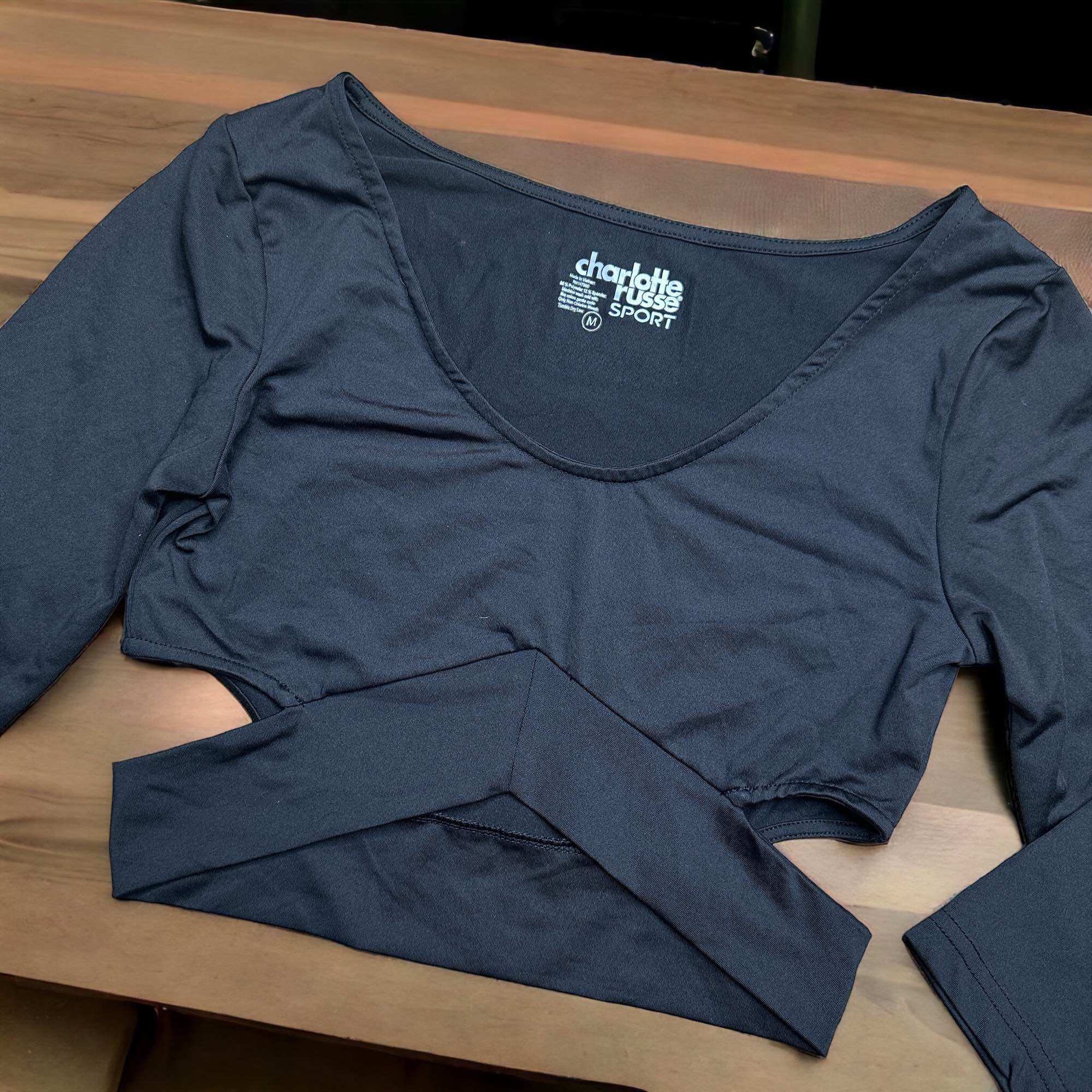 [HCM]Áo croptop cắt xoắn bụng